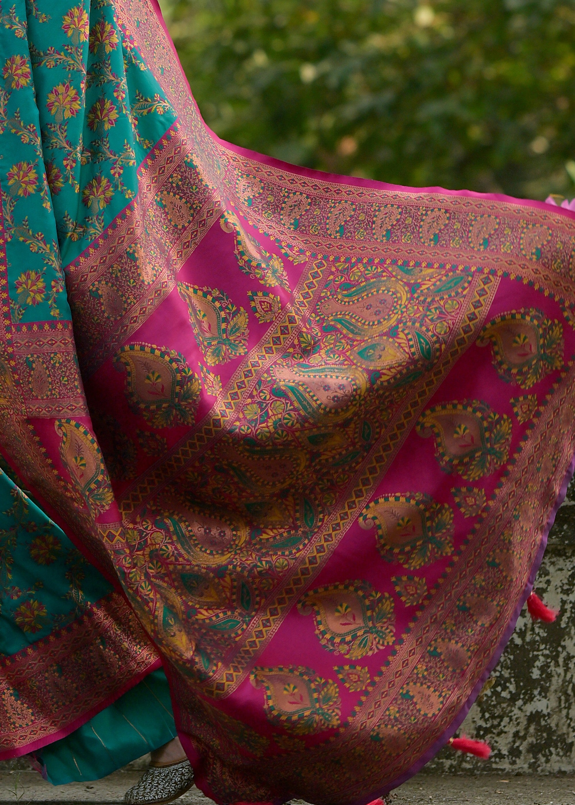 Pine Green Thread Woven Pashmina Silk Saree With Heavy Thread Woven Pallu - qivii