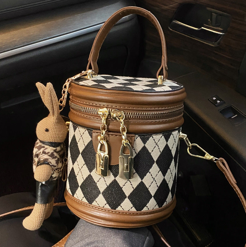 Women‘s Artisan Quilted Crossbody Bag Vintage Bunny Charm Bucket Tote