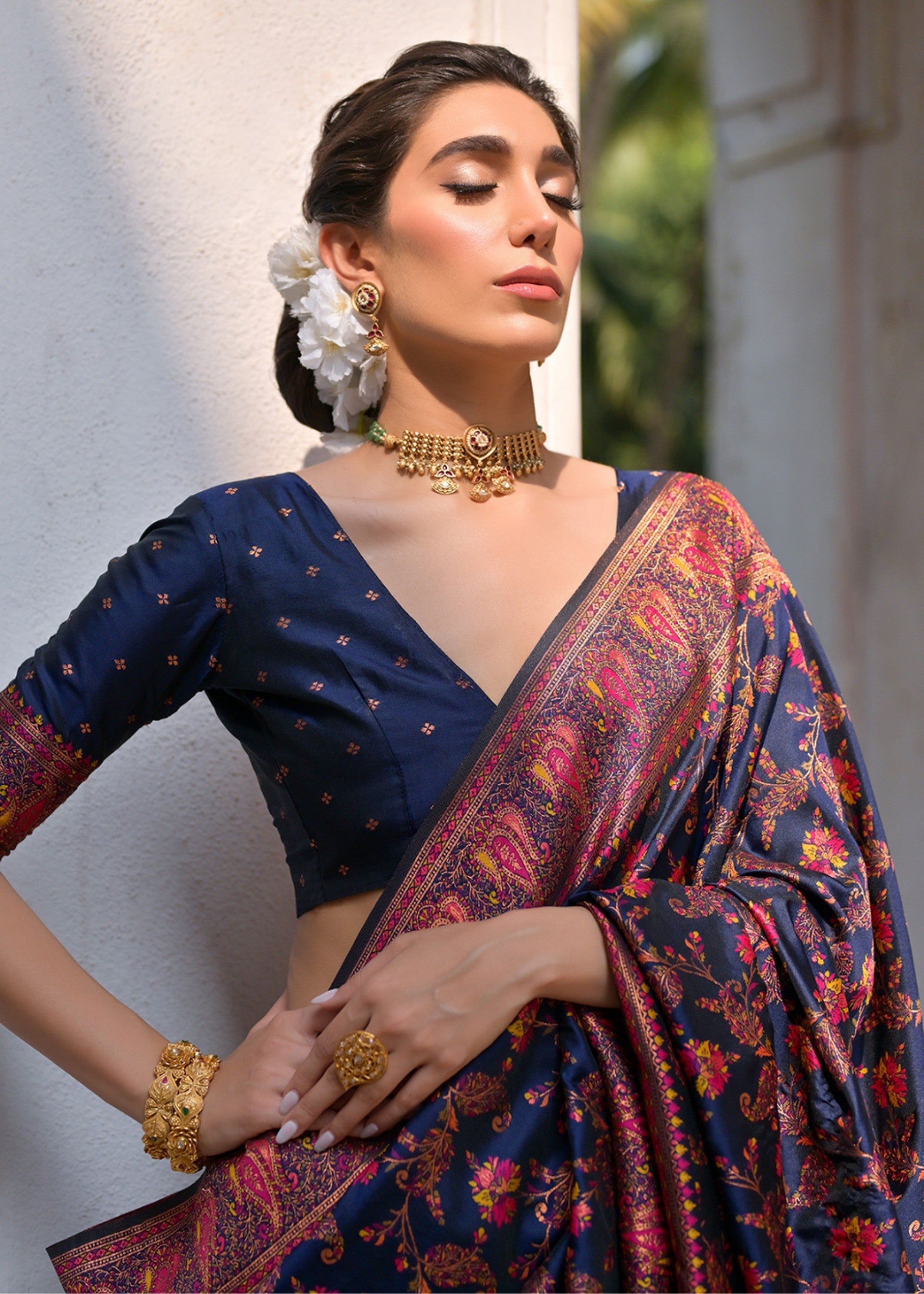 Navy Blue Thread Woven Jal & Flower Silk Saree With Thread Woven Pallu - qivii