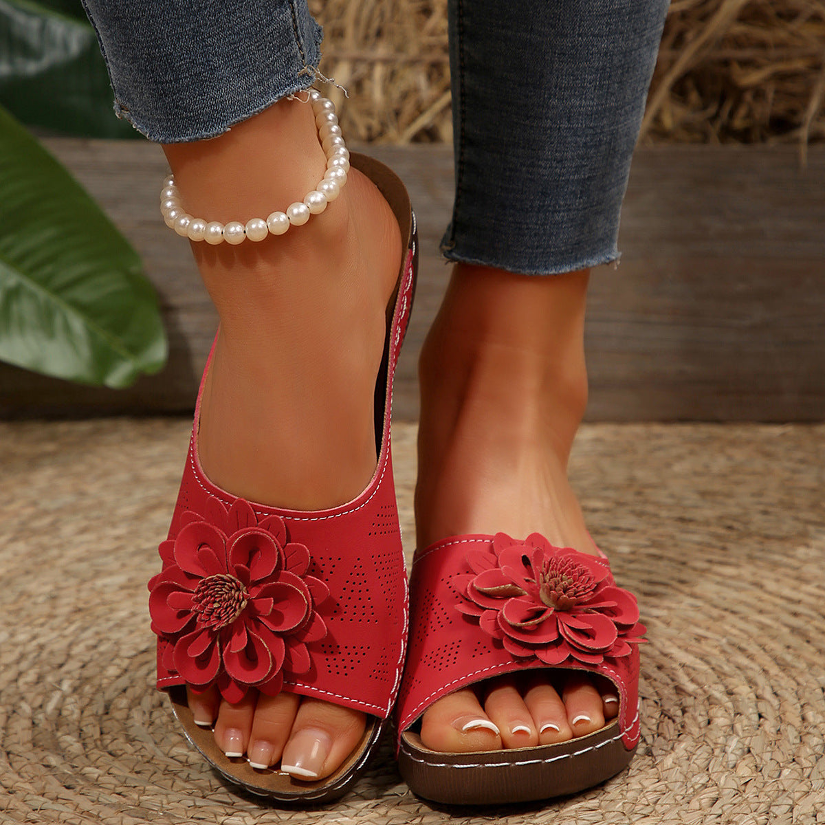 Women's Fleur Cutout Wedge Slides – Flower Appliqué Platform Sandals (US 5–11.5) (Copy)