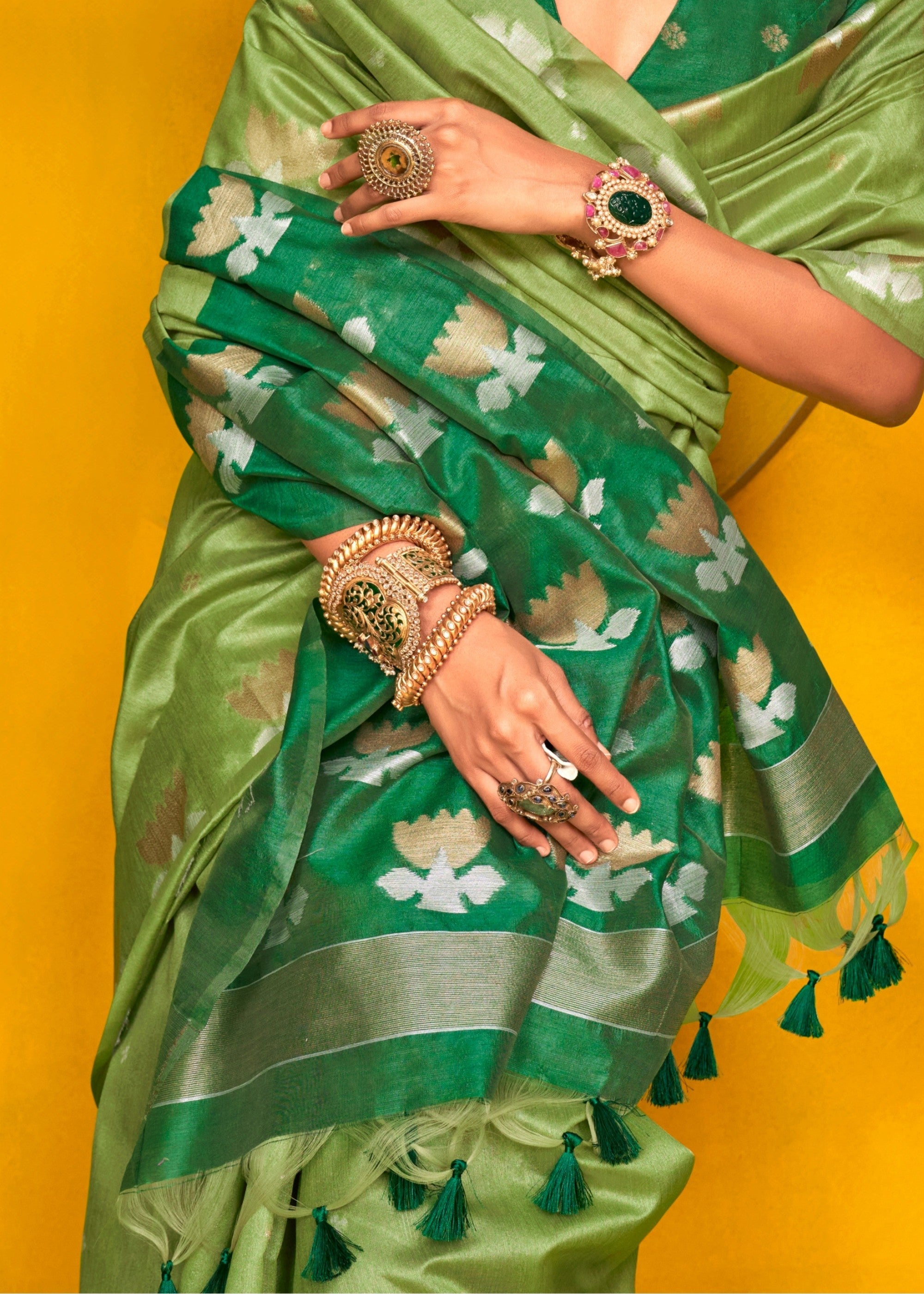 Green Tussar Handloom Weaving Silk Saree - qivii