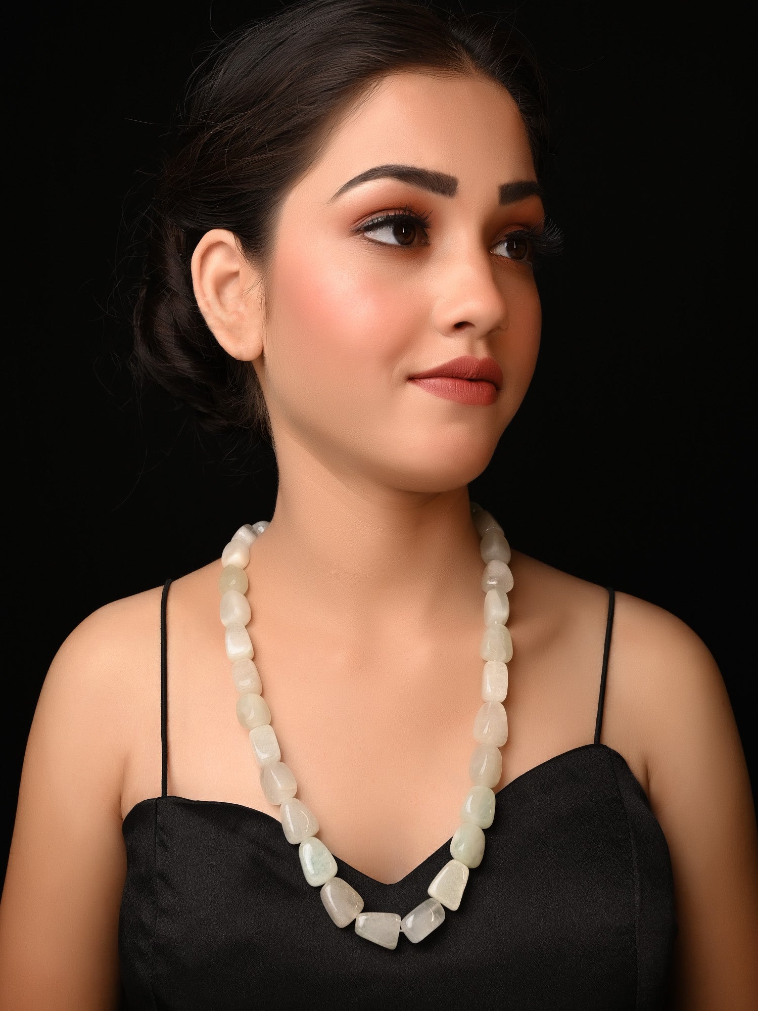 Suzain Quartz Natural Stone Neckpiece - qivii