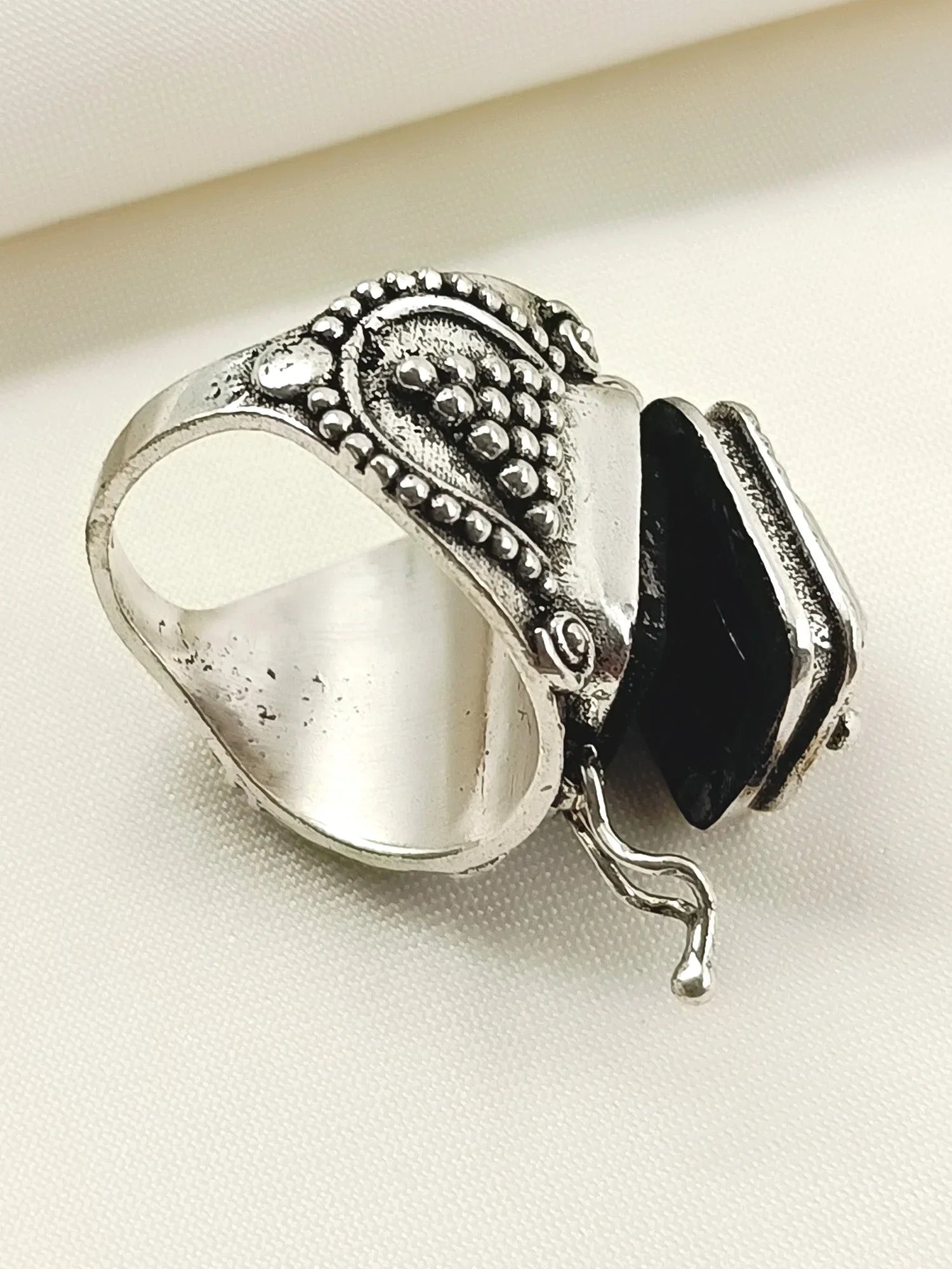 Iqra Brown Western Finger Ring