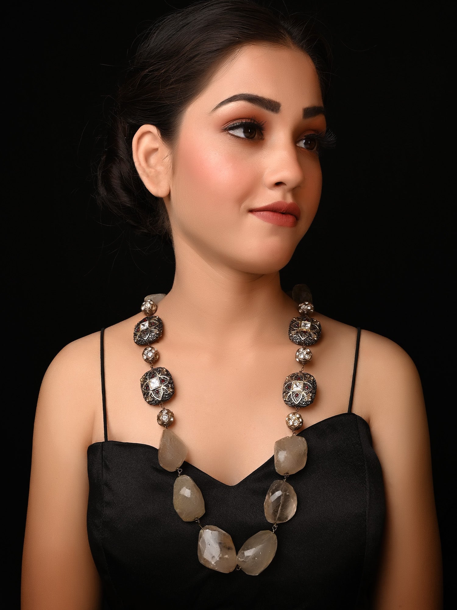 Kyara White Quartz Necklace - qivii