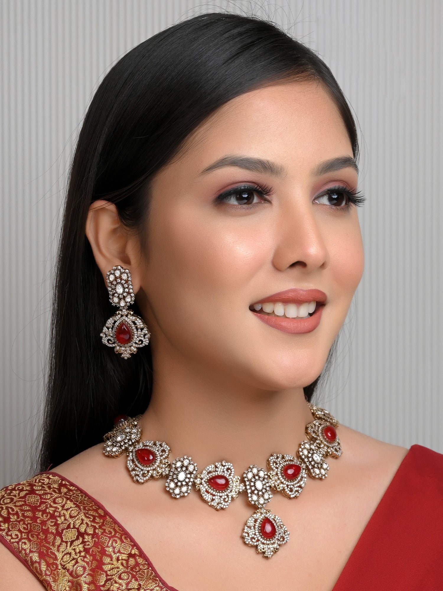 Aarna Red Victorian Necklace Set - qivii