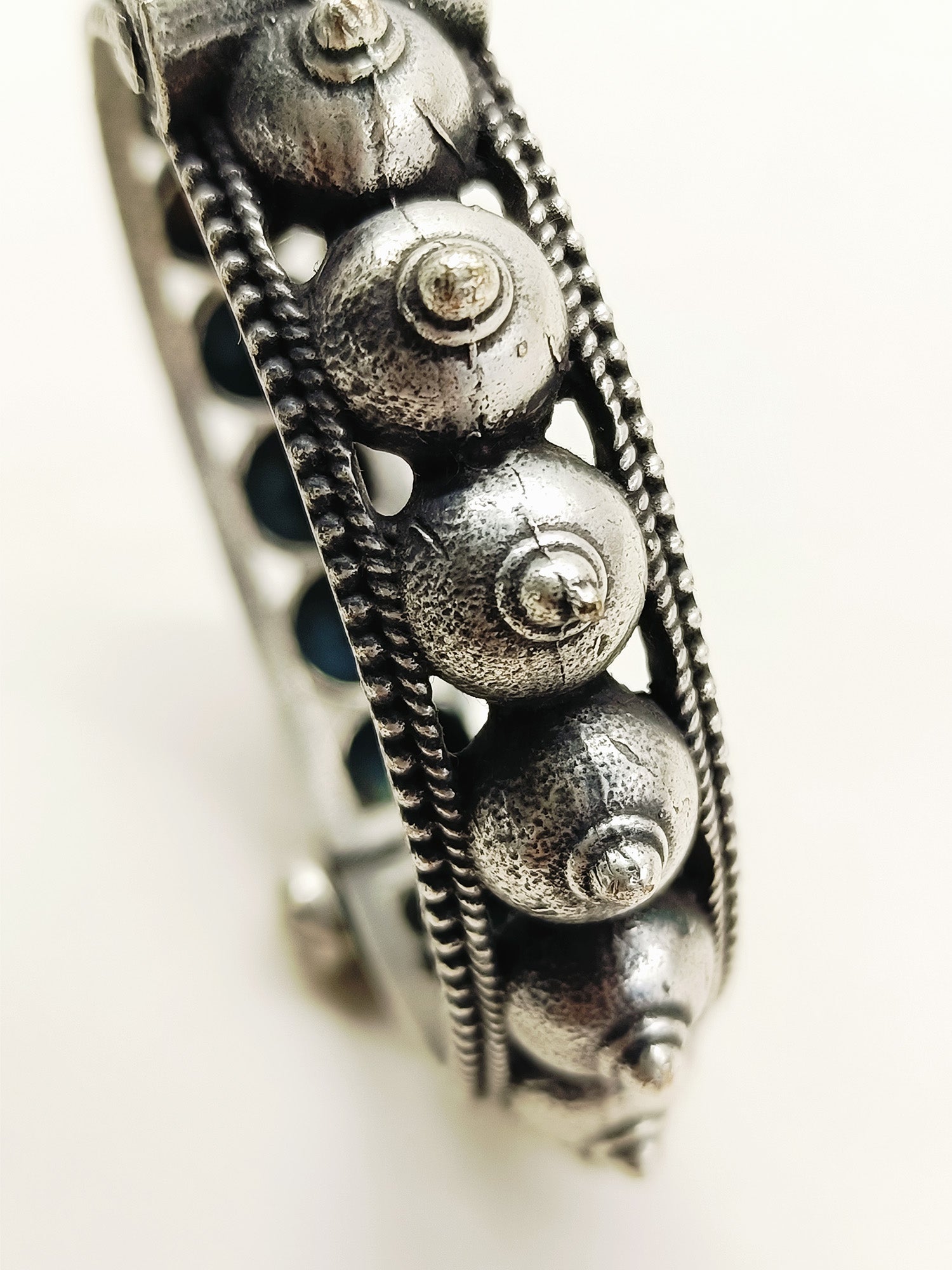 Yashodhara Plain Oxidized Kada