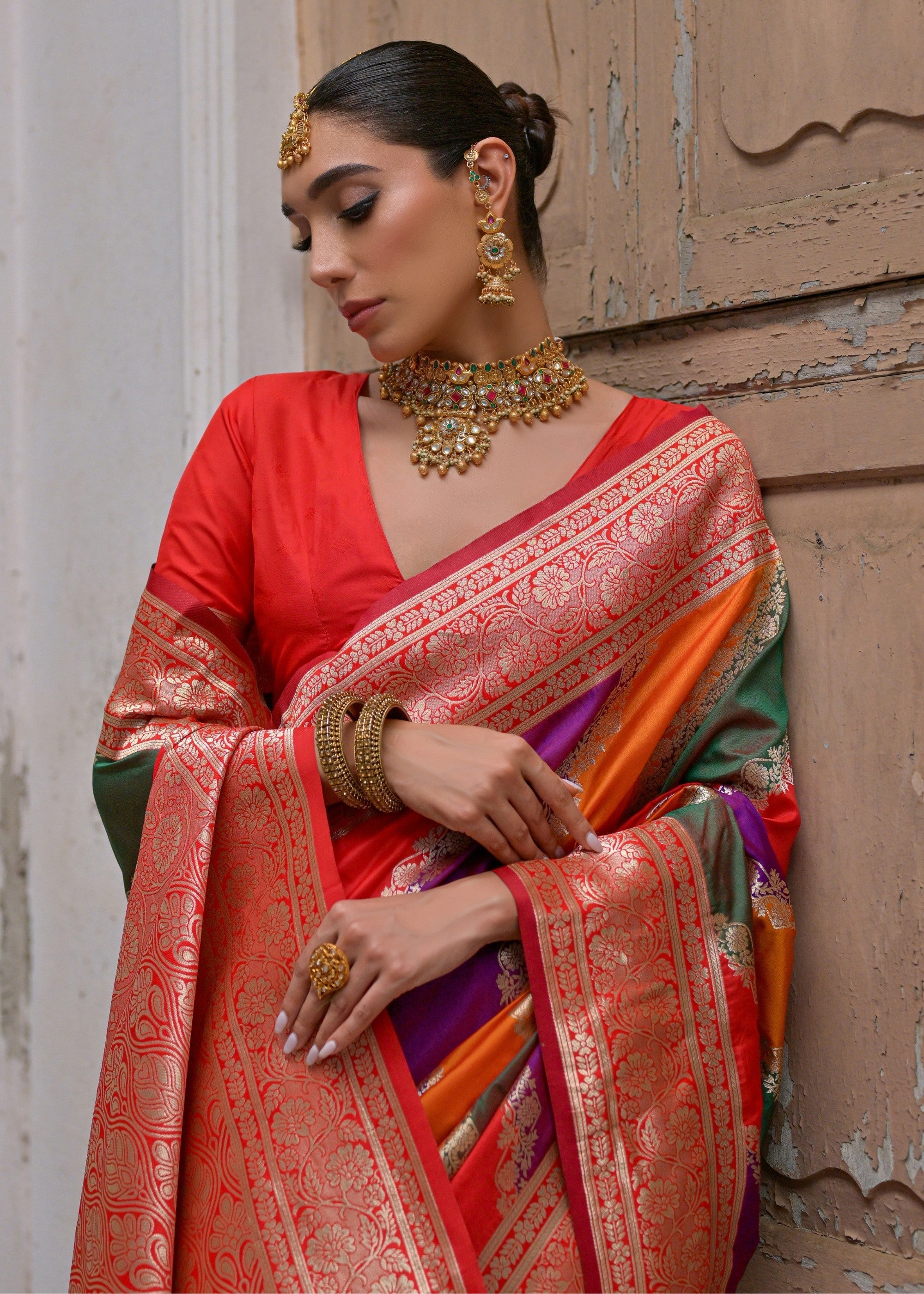 Red Leriya Zari Woven Saree With Contrast Pallu - qivii