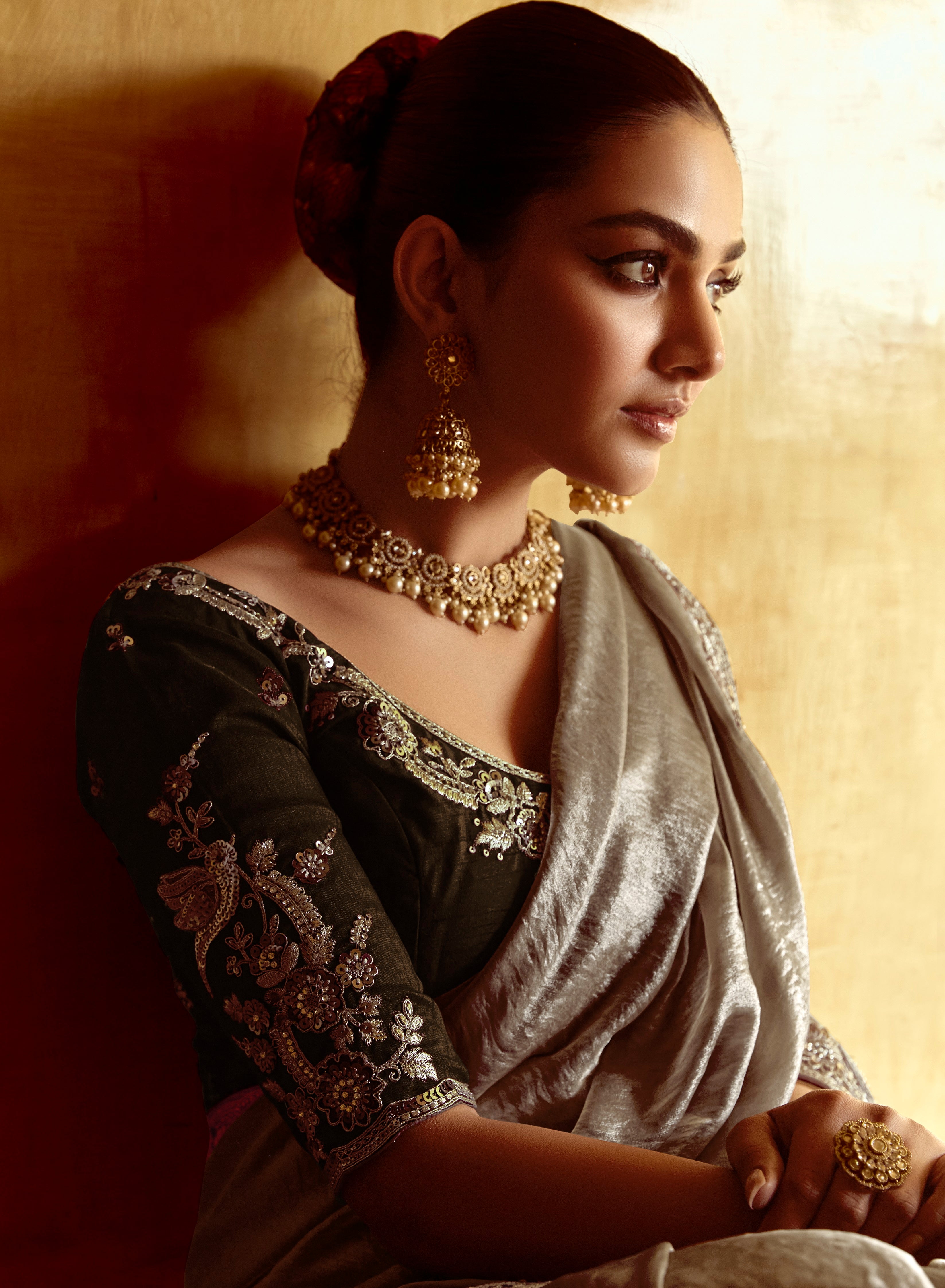 Silver Fancy Fabric Beautified With Sequins ,Dhaga ,Thread Embroidered Work Saree - qivii