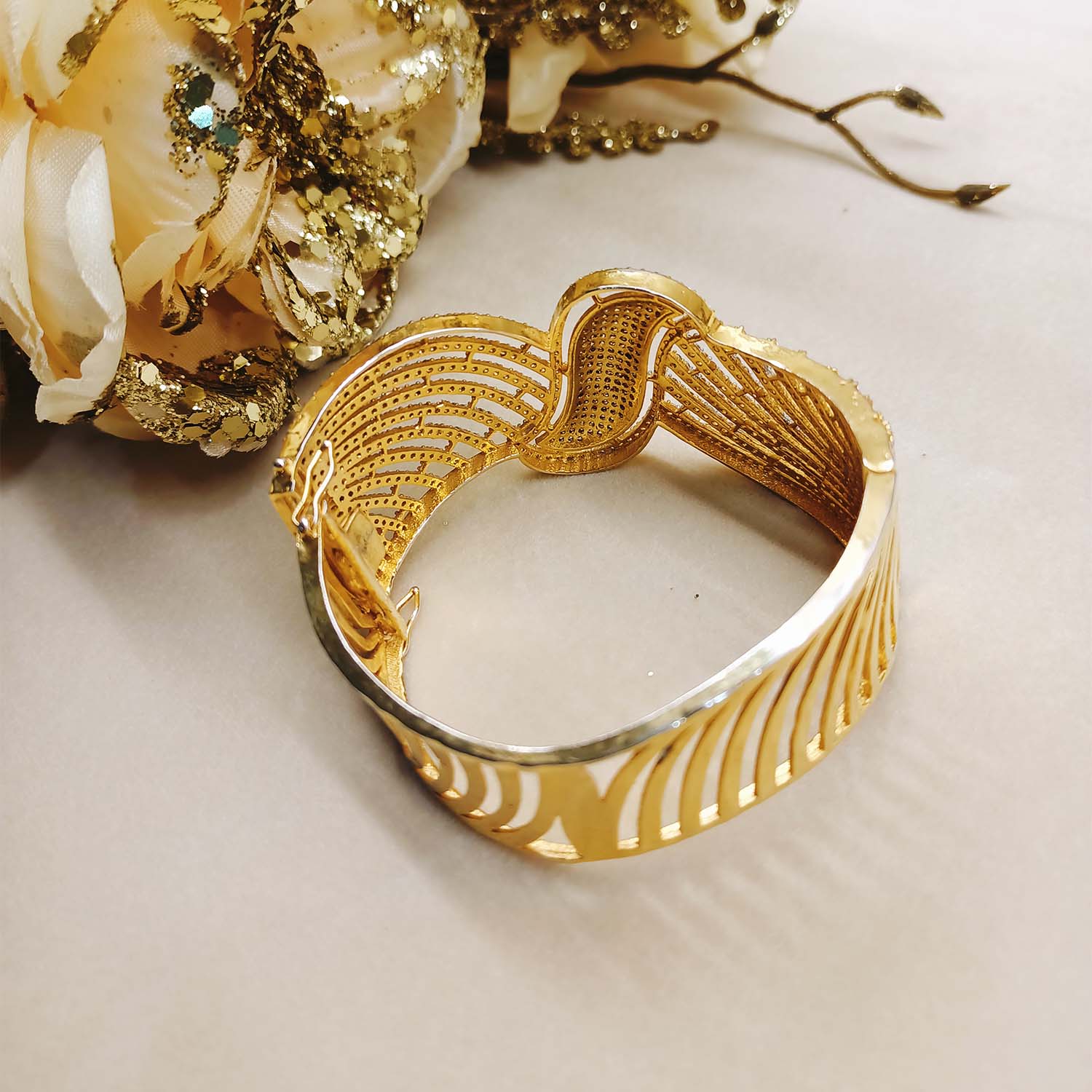 Vimla White Gold Plated American Daimond Braclet - qivii