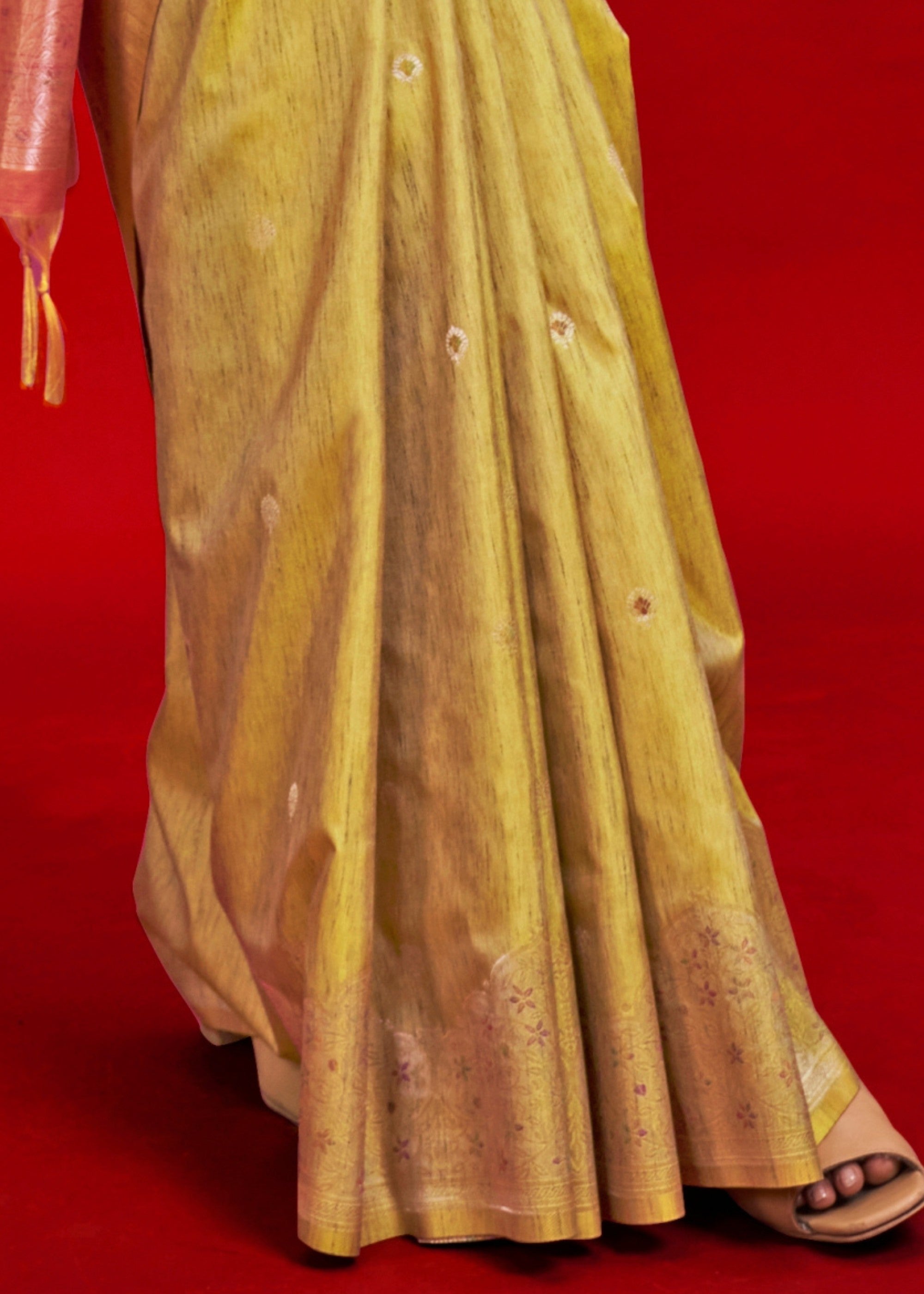 Yellow Tussar Silk Handloom Weaving Saree with Contrast Ikkat Pallu - qivii