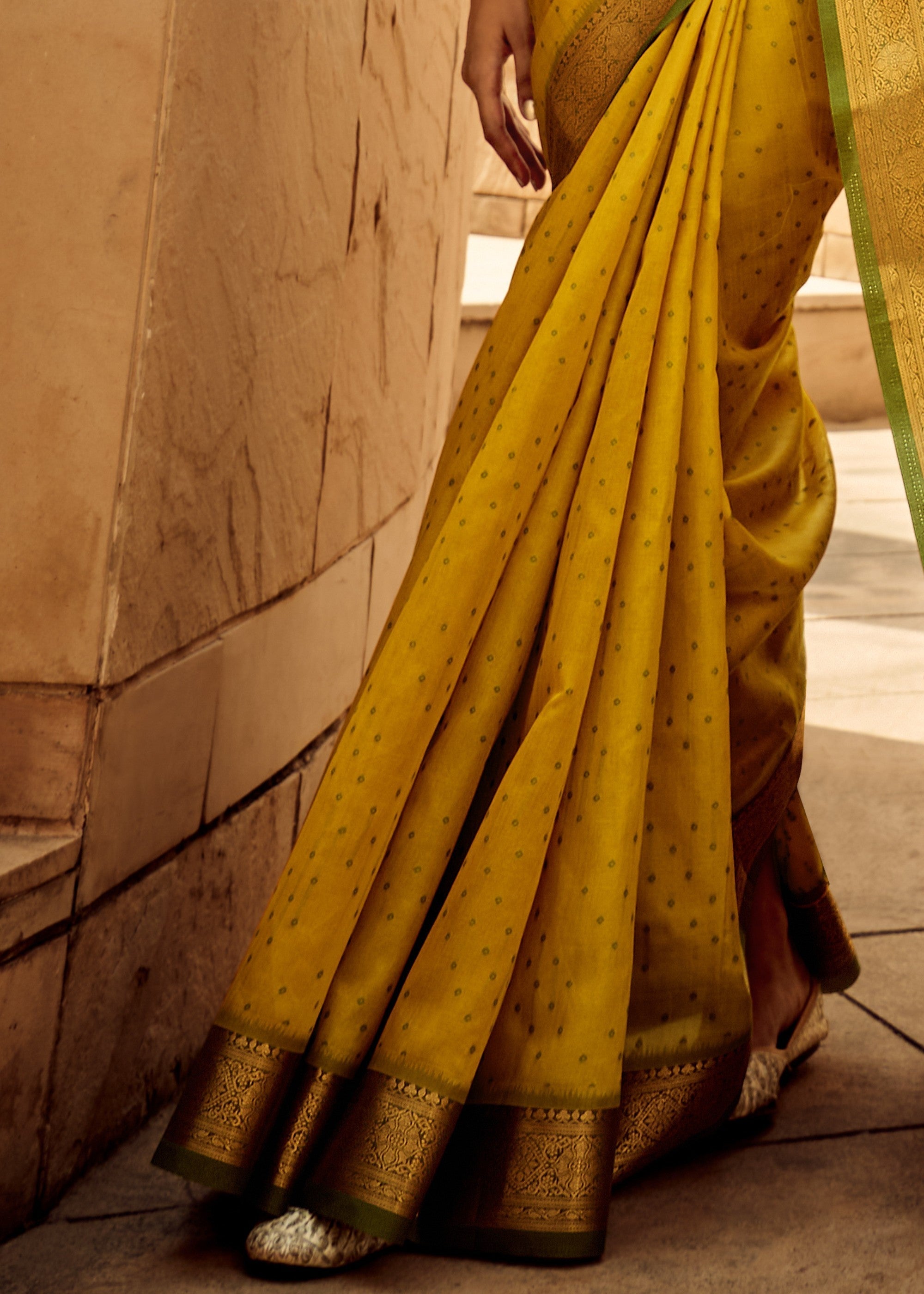 Mustard Handloom Weaving Silk Saree - qivii