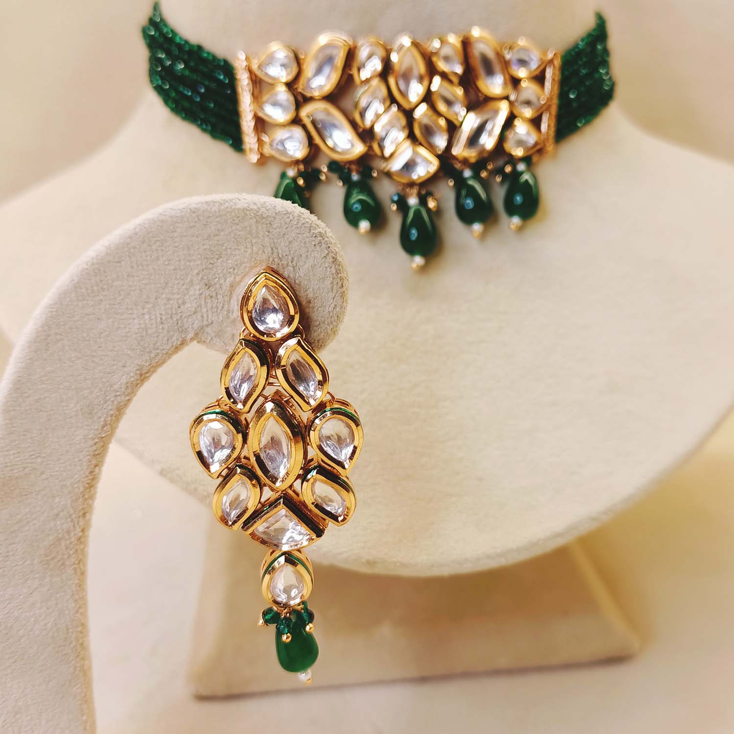 Muskaan Kundan Choker With Green Beads - qivii