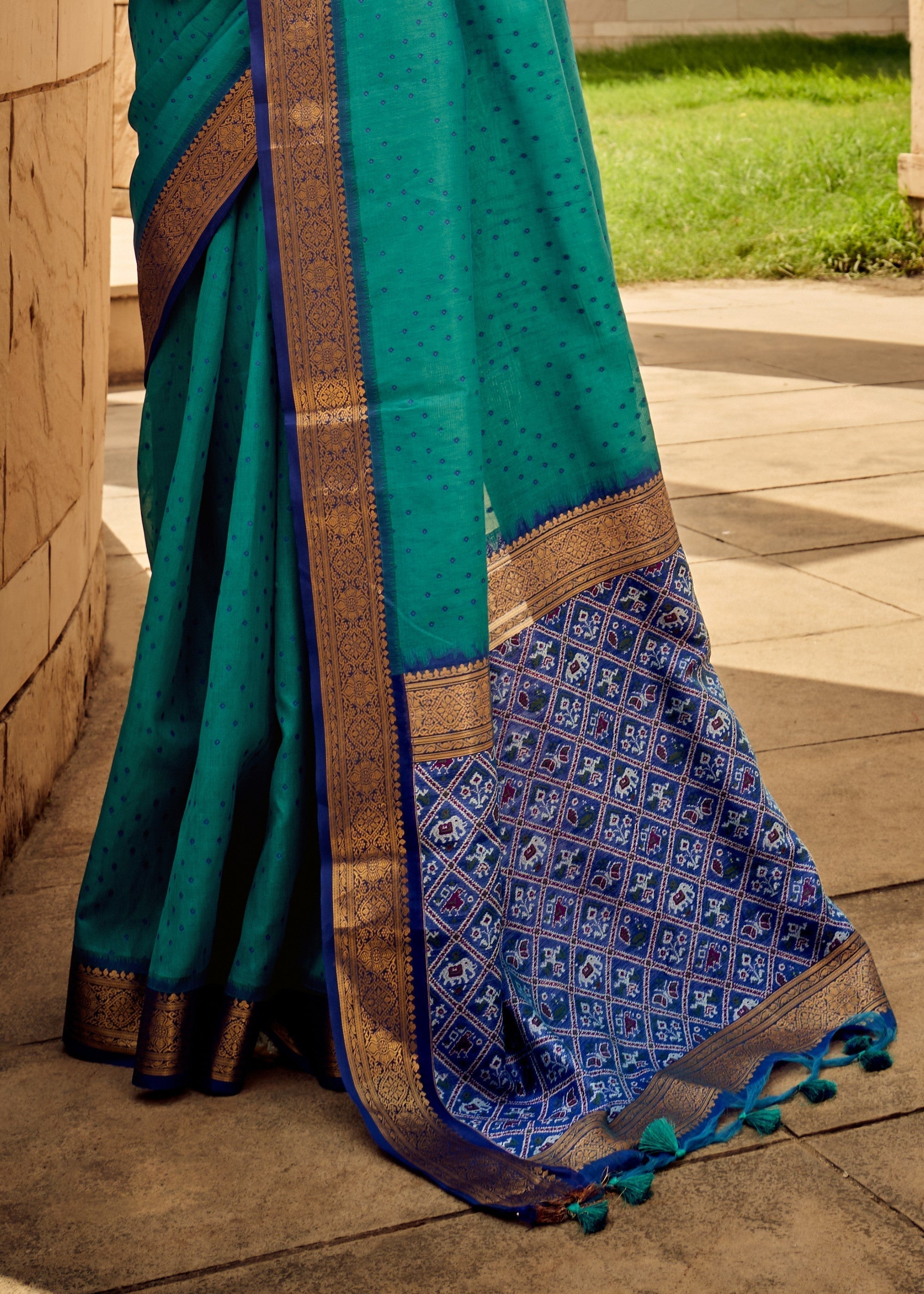 Dark Green Handloom Weaving Silk Saree - qivii