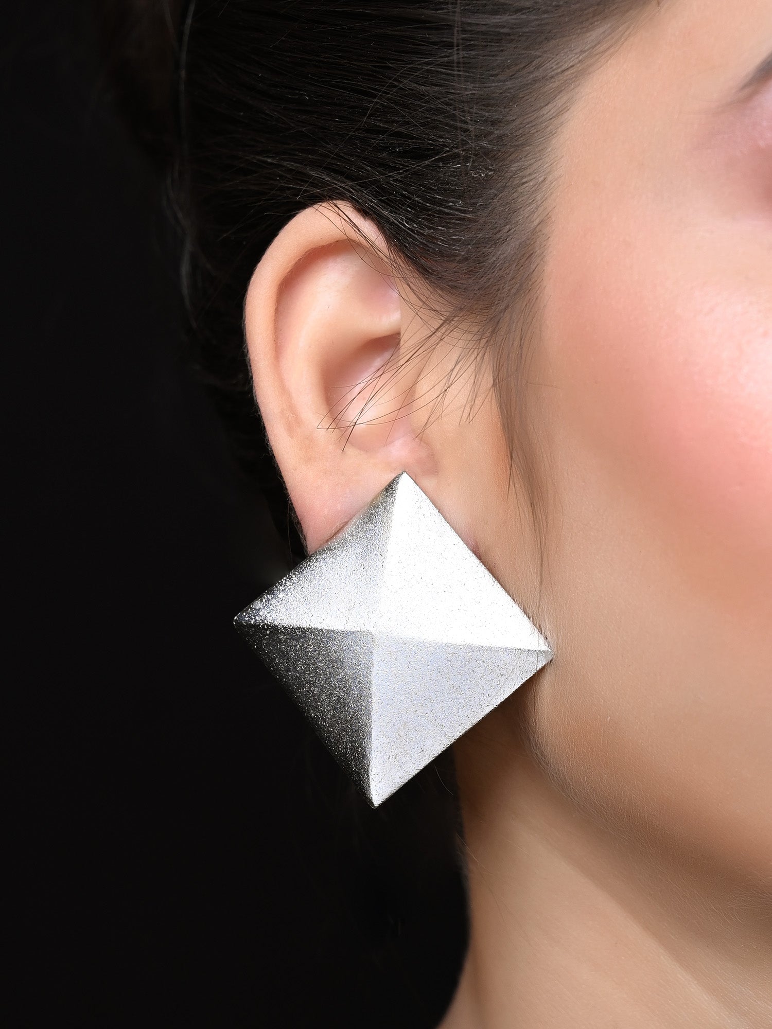 Evelyn Square Silver Stud - qivii