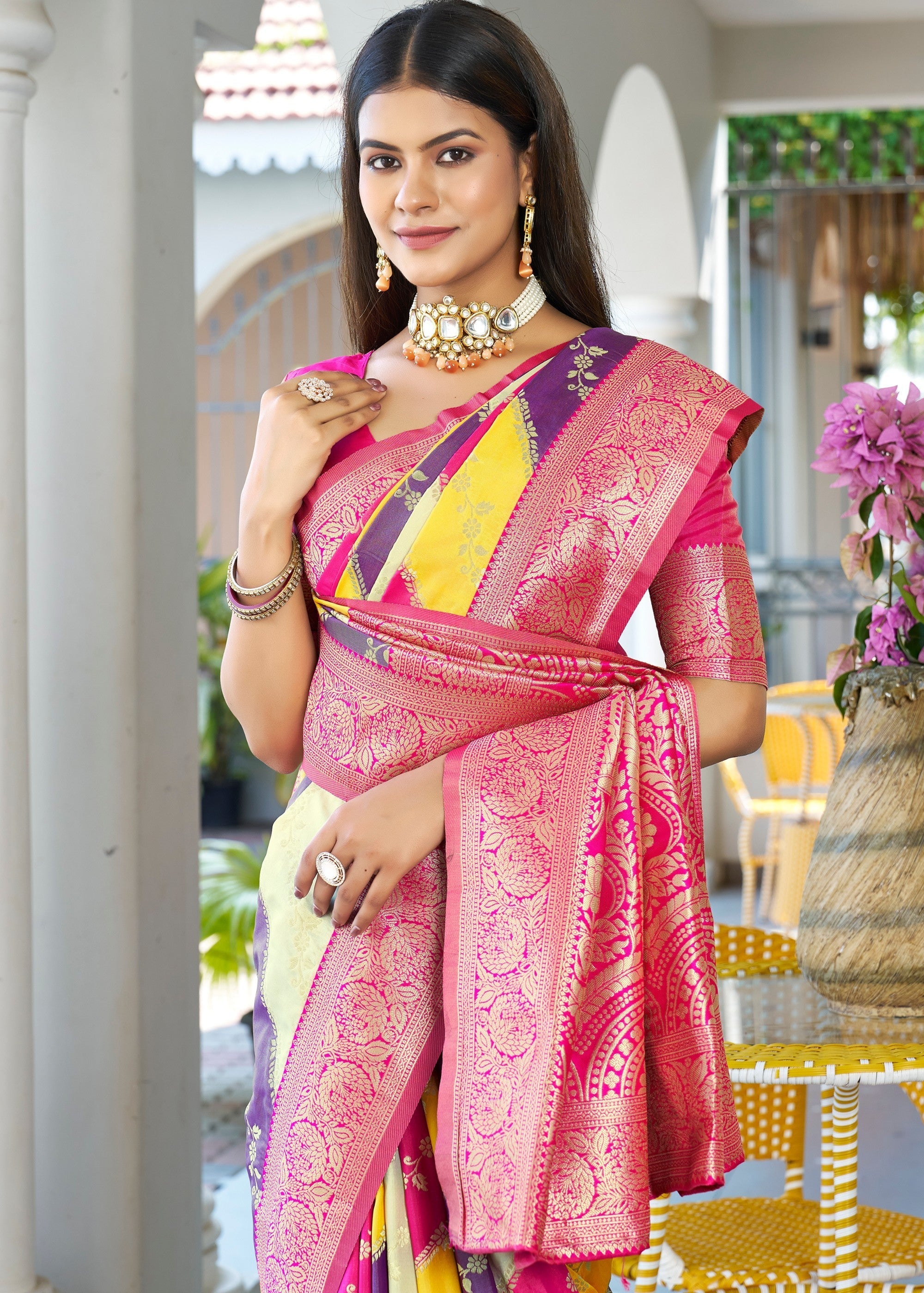 Yellow Leriya Zari Woven Banarasi Silk Saree With Contrast Pallu - qivii