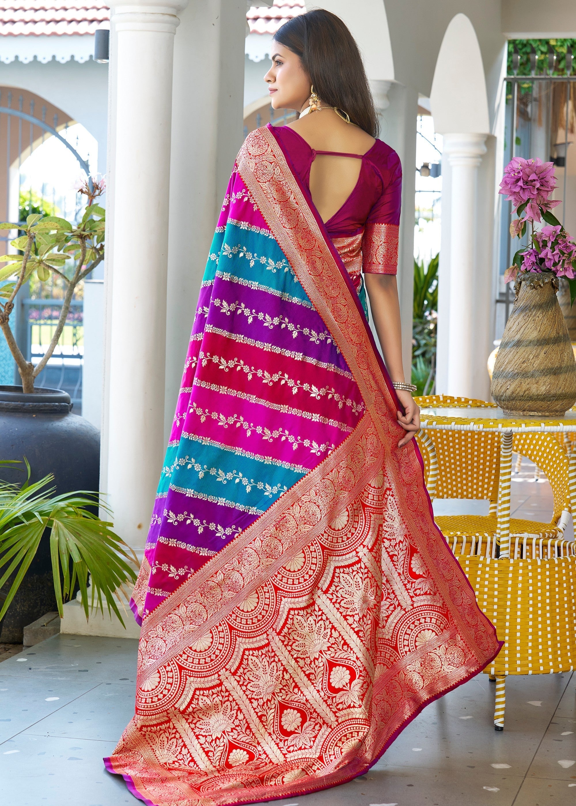 Pink Leriya Zari Woven Banarasi Silk Saree With Contrast Pallu - qivii