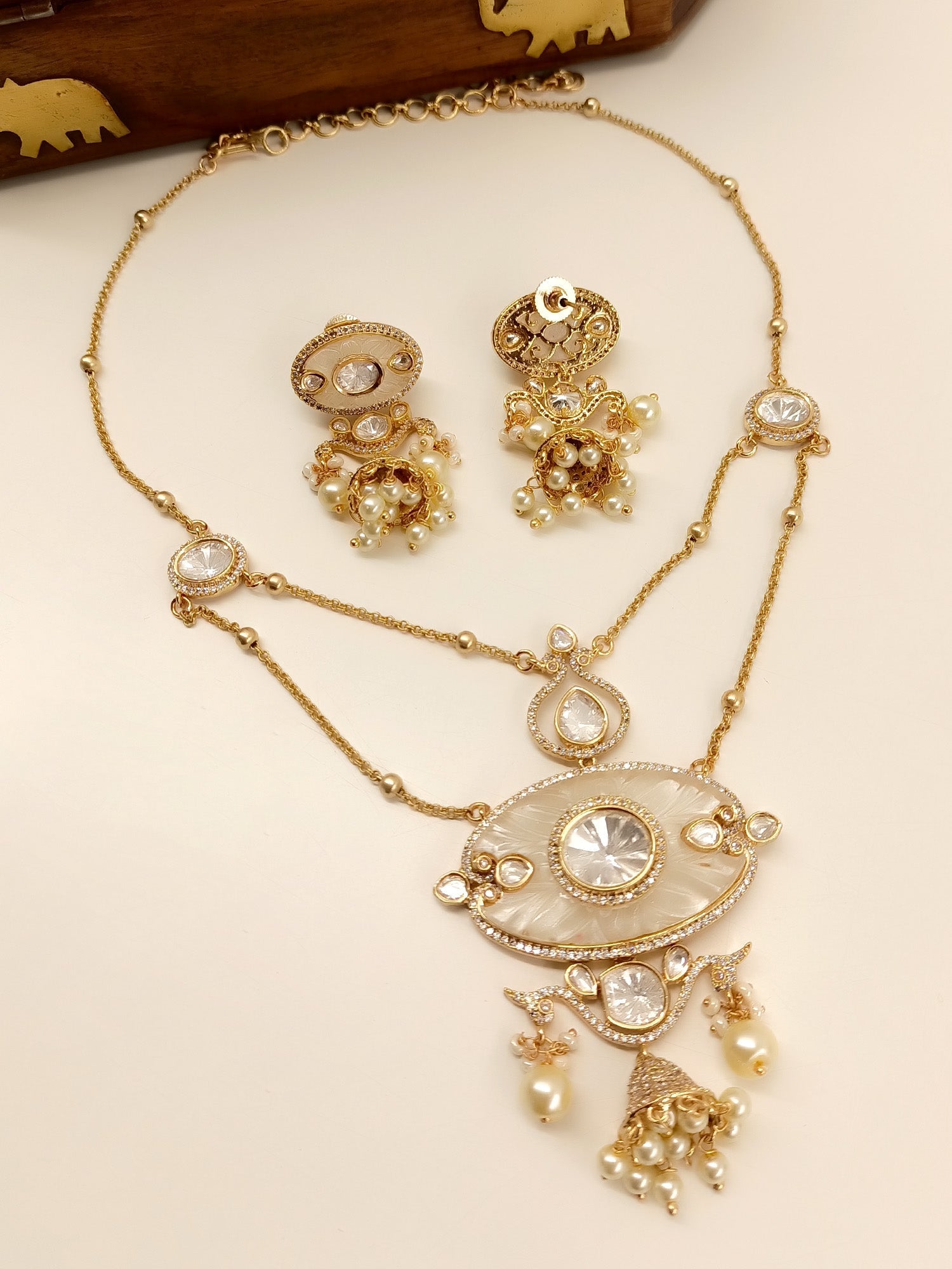 Miyanshi White Kundan Necklace Set - qivii