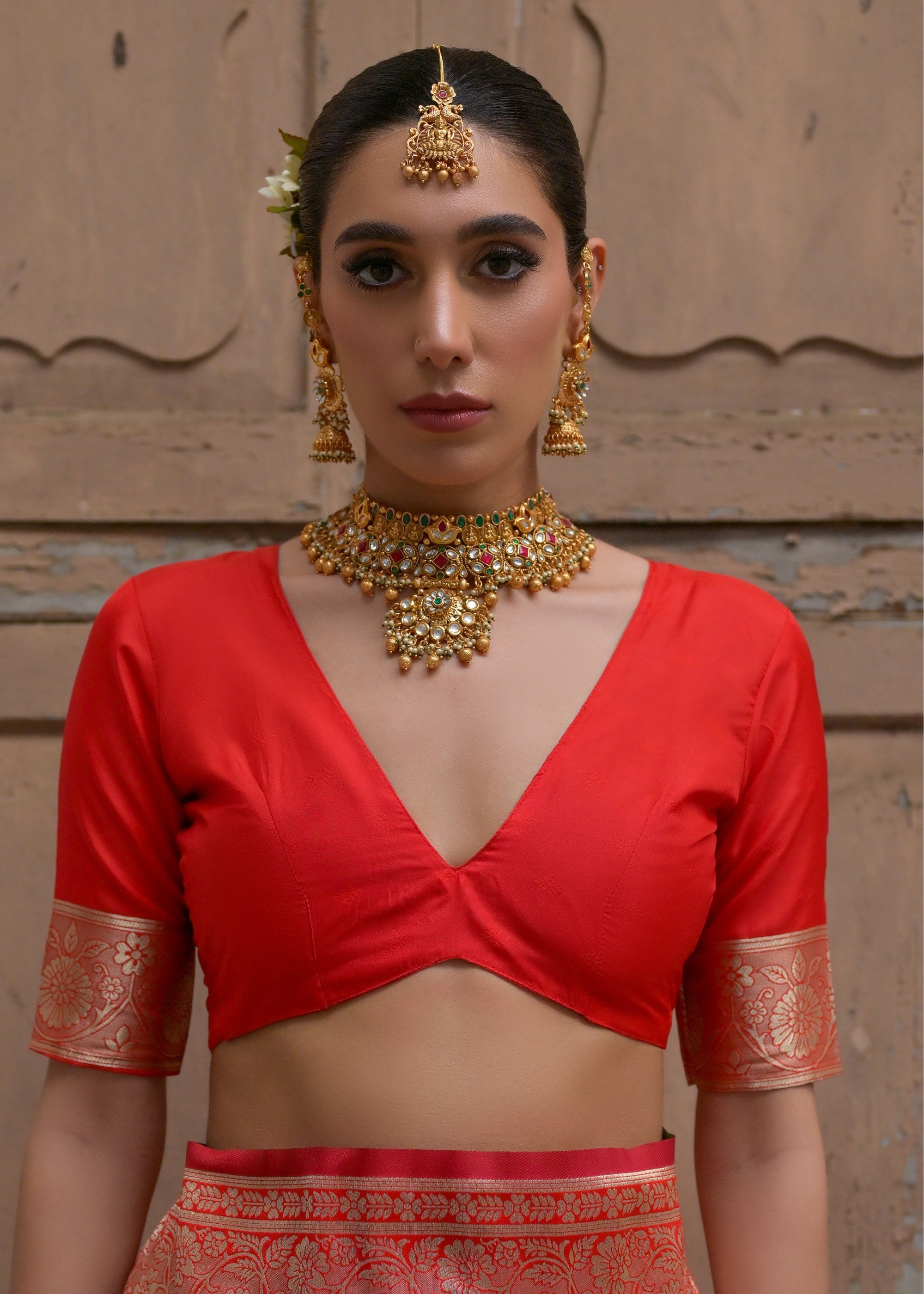 Red Leriya Zari Woven Saree With Contrast Pallu - qivii