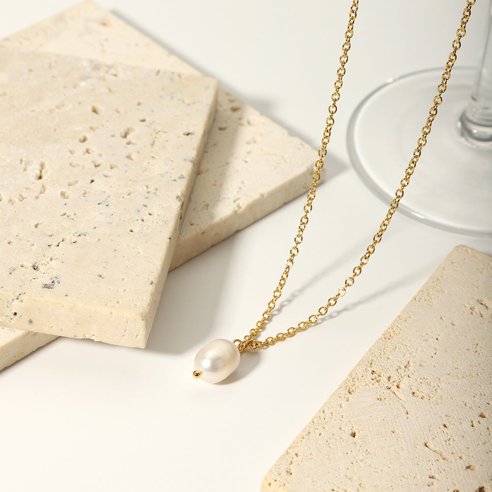 Freshwater Pearl Pendant High-grade 18k Golden Clavicle Chain Women's Fashion Necklace Ornament