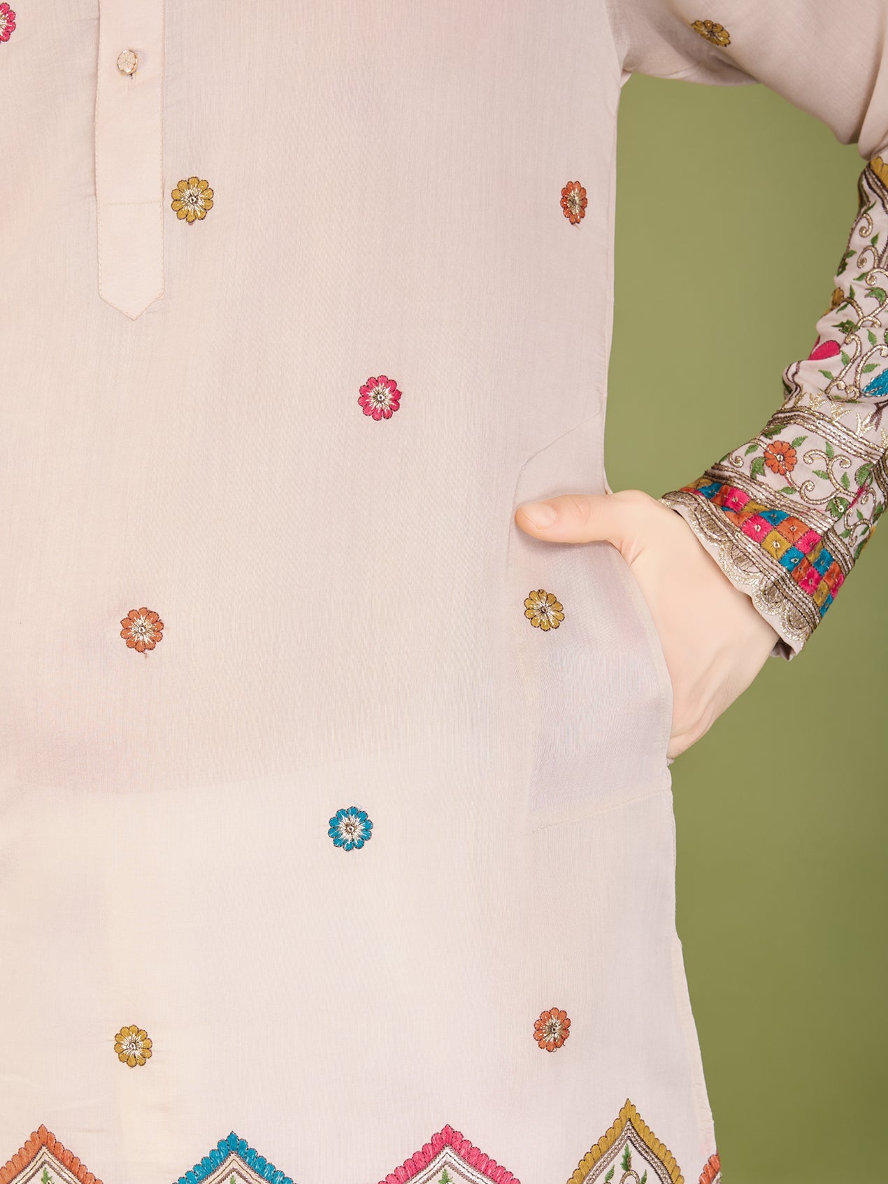 IVERY VISCOSE SILK THREAD & SEQUENCE EMBROIDDERED WORK KURTA - qivii