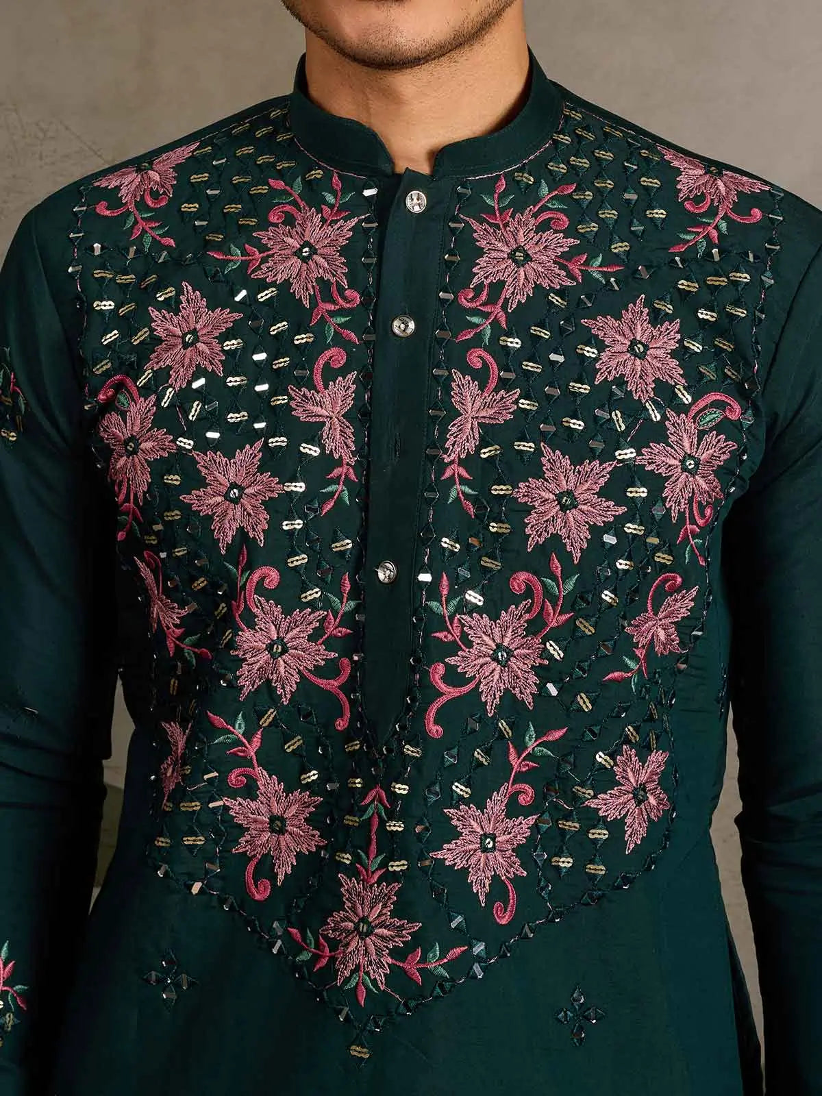 Elegant Green Kurta Set With Mirror & Sequins Embroidery