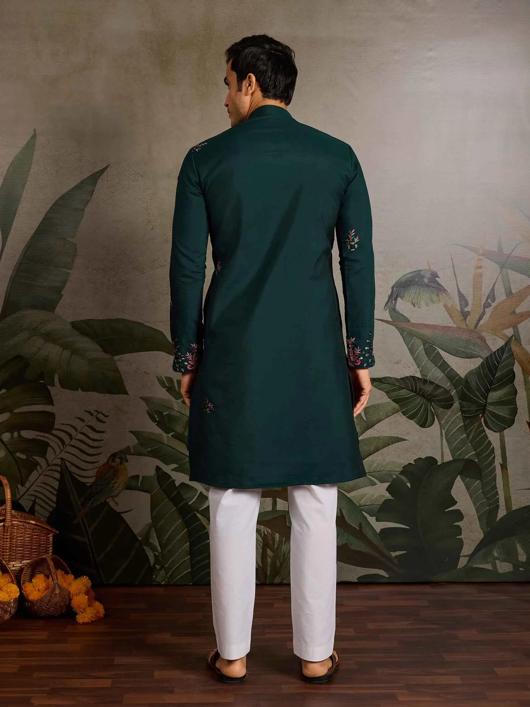Elegant Green Kurta Set With Mirror & Sequins Embroidery - qivii