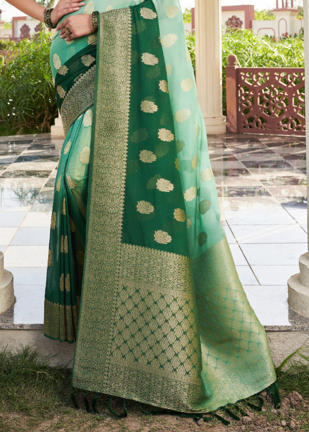 Shades Of Green Zari Woven Georgette Saree - qivii