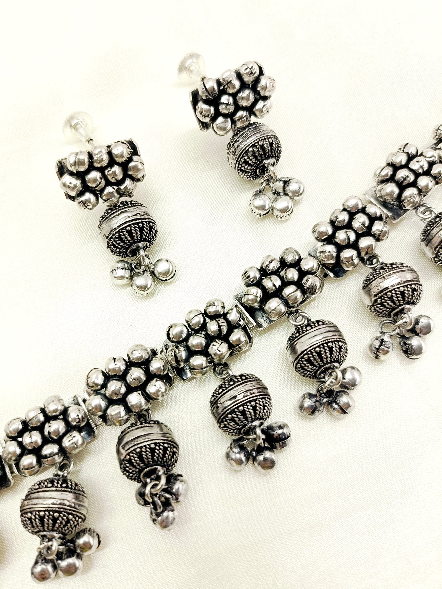 Tavisha White Oxidized Silver Necklace Set - qivii