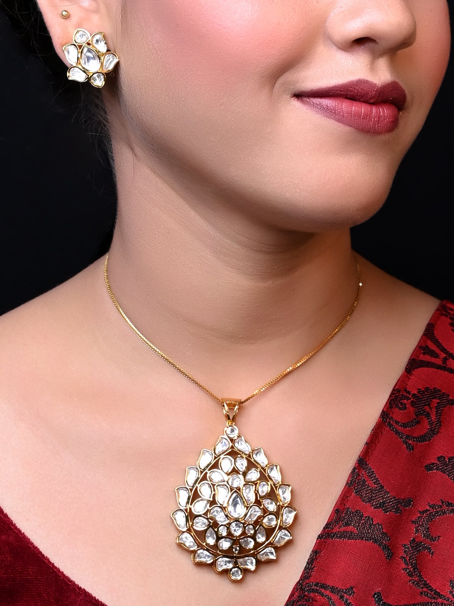 Pranshi White Kundan Pendant Set - qivii