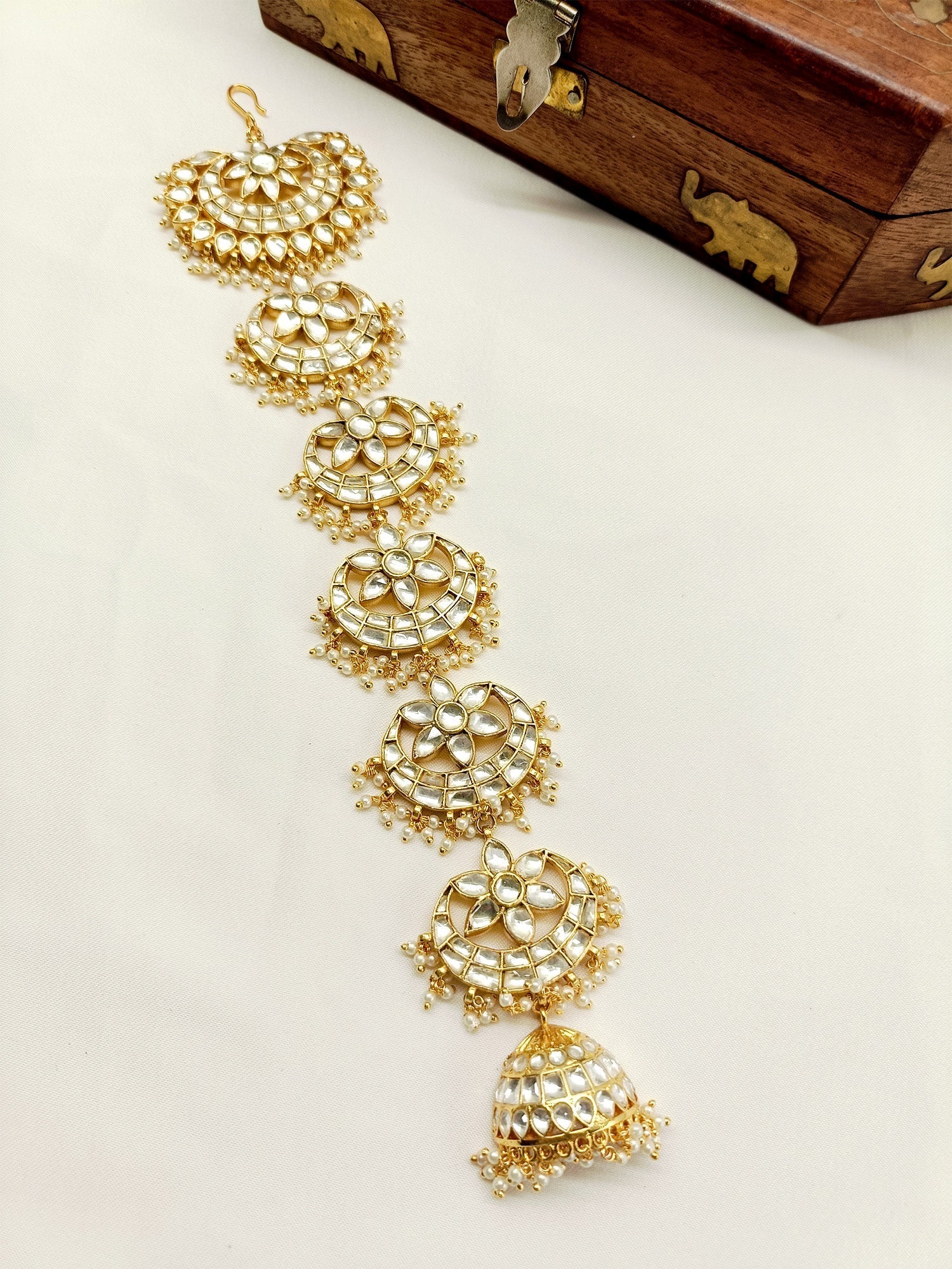 Madhurya White Braid Accessories In Kundan - qivii