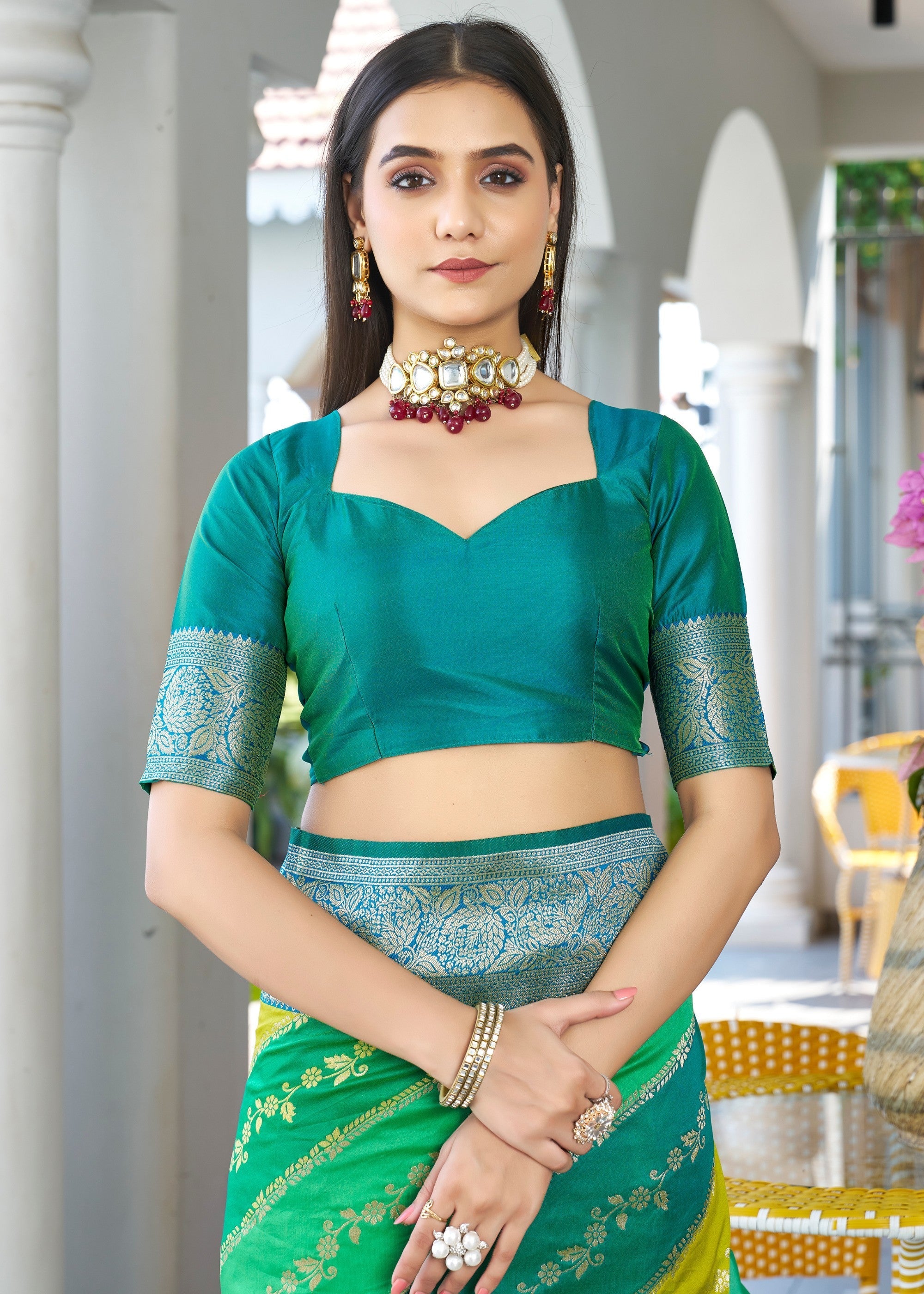 Green Leriya Zari Woven Banarasi Silk Saree With Contrast Pallu - qivii