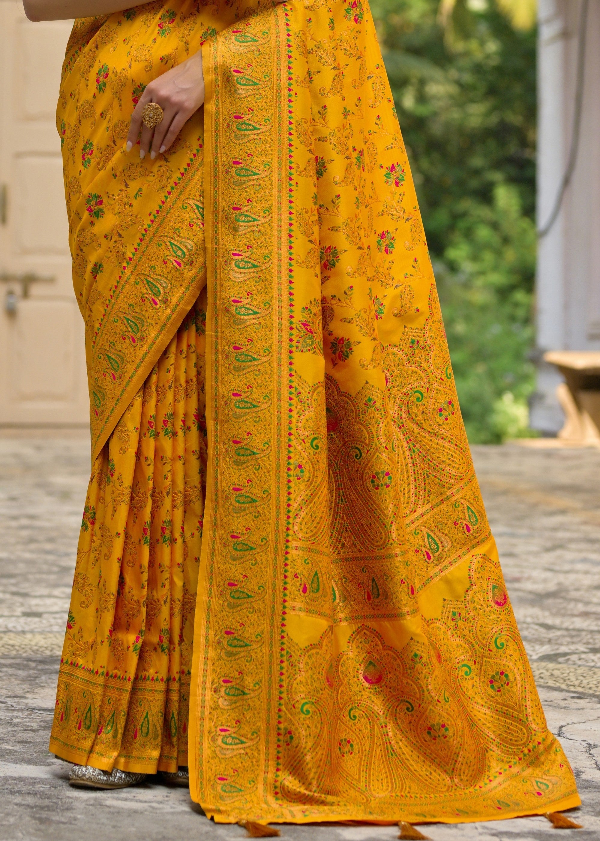 Yellow Thread Woven Jal & Flower Silk Saree With Thread Woven Pallu - qivii