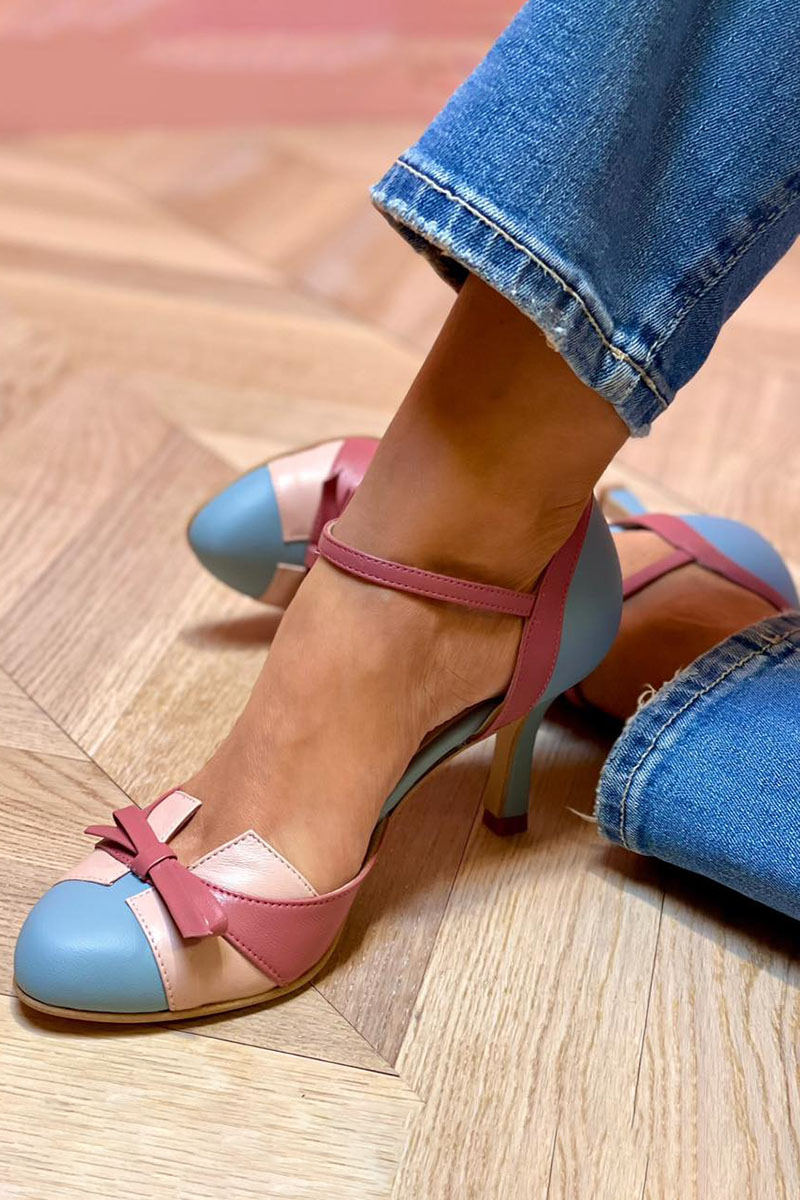 Bellarosa | Kleurrijke sandalen met knopen en bandjes, met ronde neus - By Qivii