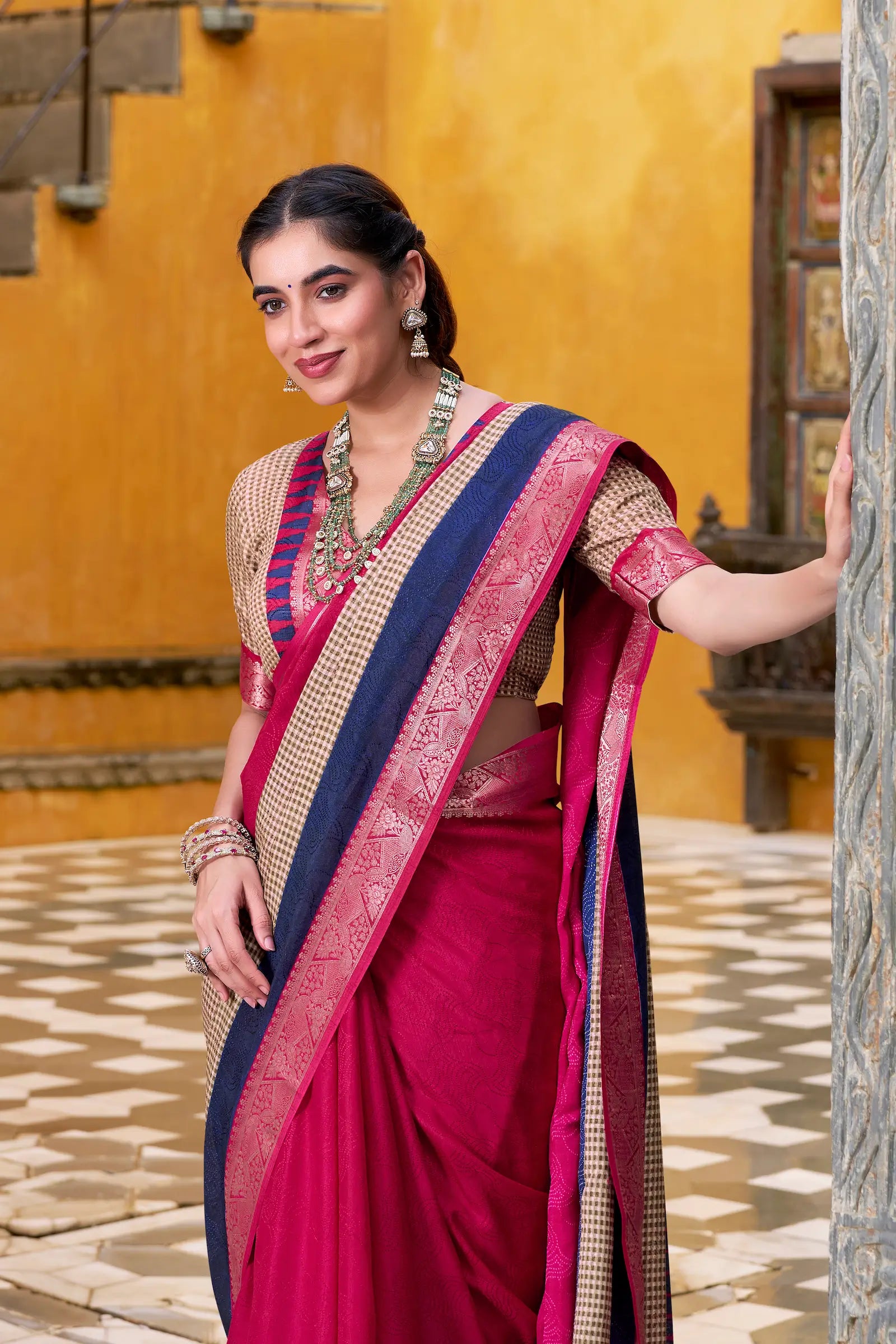 Dark Pink Poly Cotton Saree With Print & Zari Weaving Work - qivii