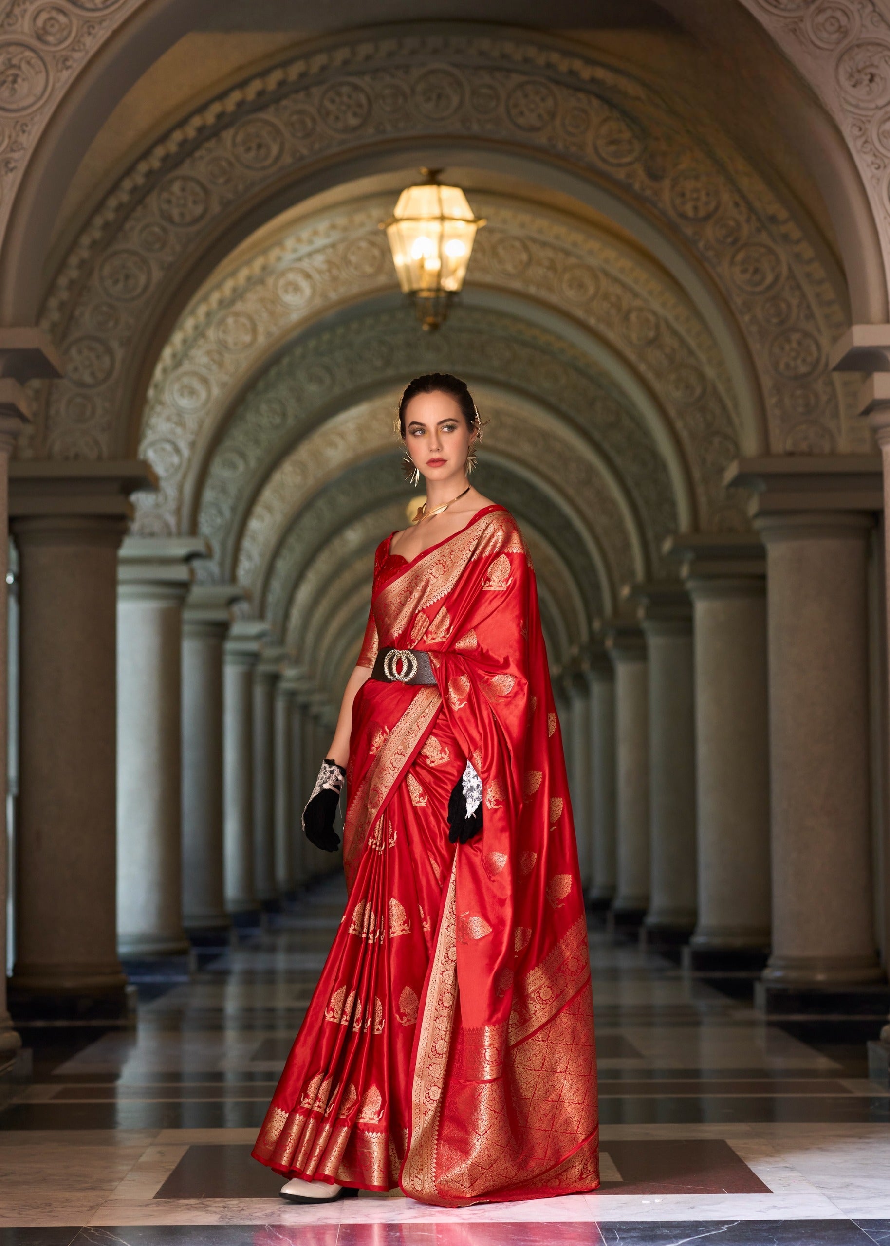 Red Satin Mungha Silk with Beautiful Zari Weaving Border & Designer Pallu Saree, perfect for Party Wear and Festival Wear