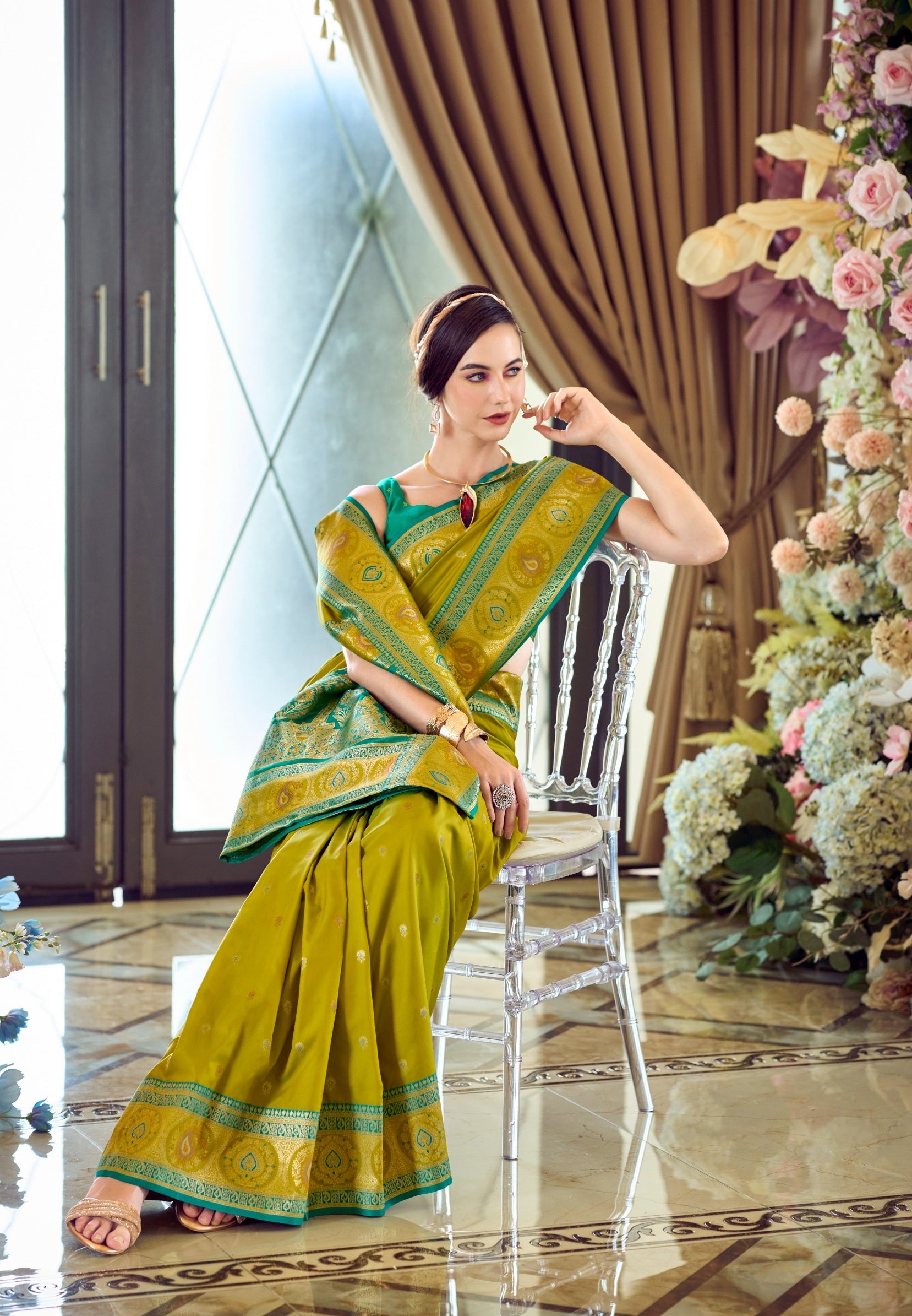 Beautifully woven Pure Soft Banarasi Silk Saree with Zari Weaving