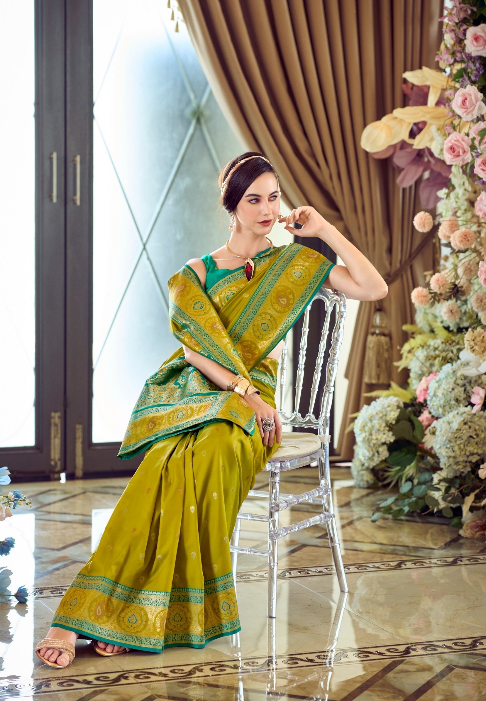 Beautifully woven Pure Soft Banarasi Silk Saree with Zari Weaving