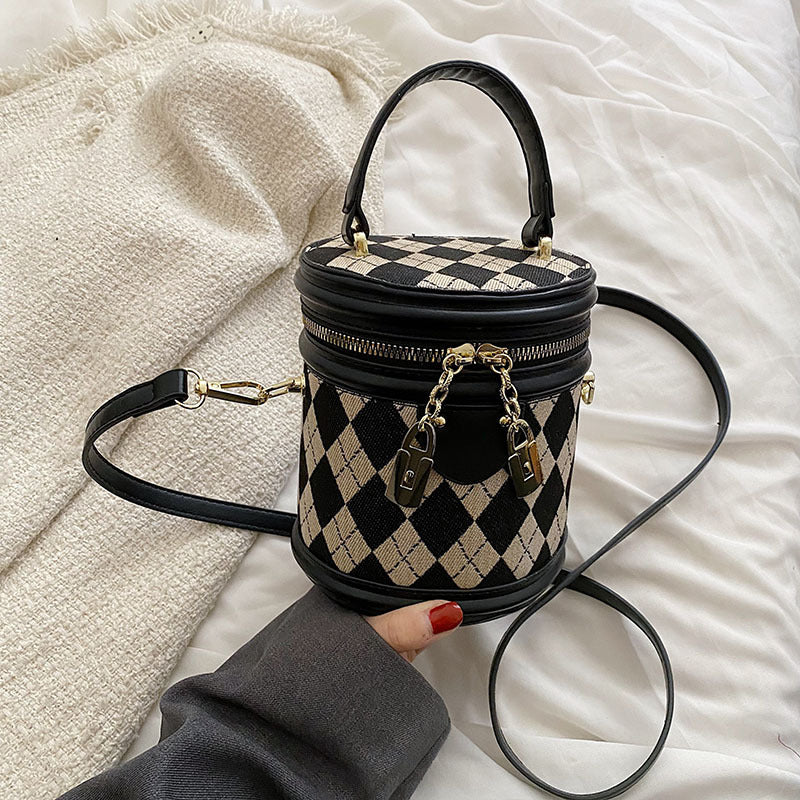 Women‘s Artisan Quilted Crossbody Bag Vintage Bunny Charm Bucket Tote