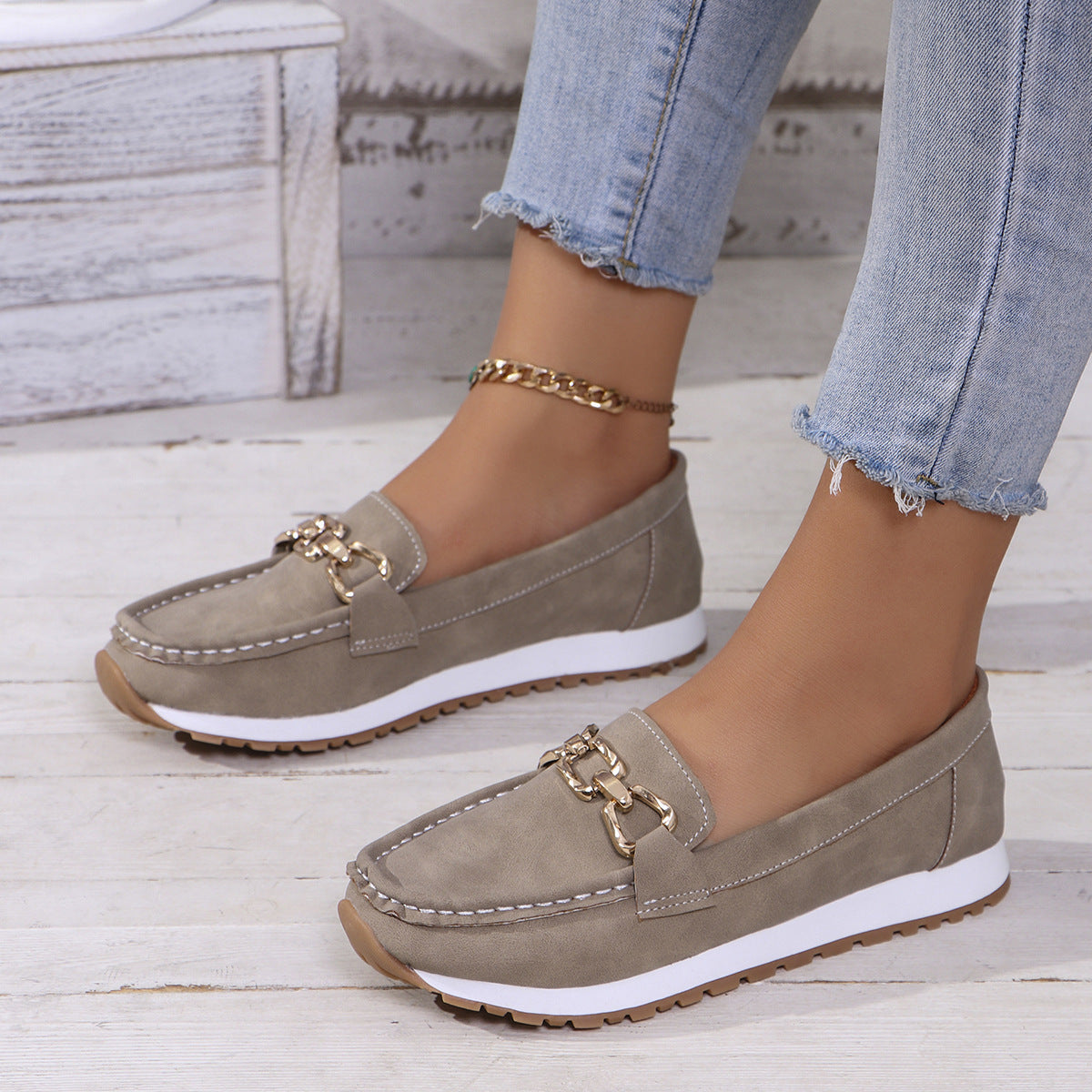 2025 Women's Plus Size Flat Loafers Metal Chain Thick-Soled Casual Shoes New Style