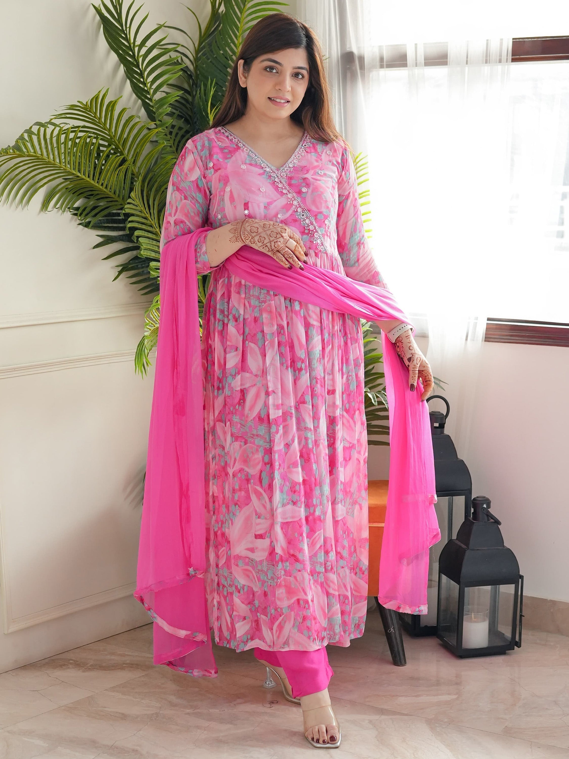 Available in fully stitched sizes S and XXL for various body types