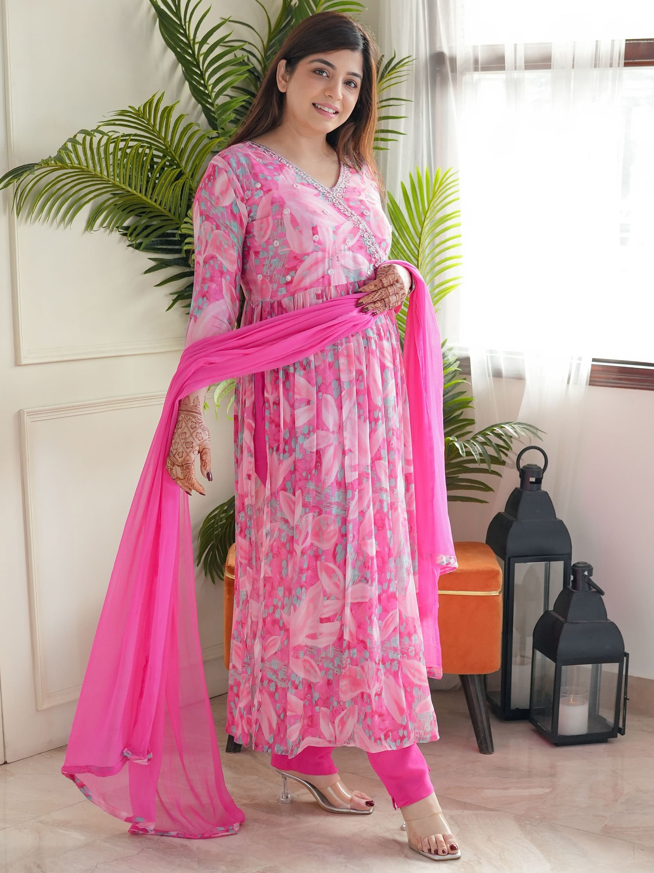Comfortable and flattering pink chanderi pant for a perfect fit