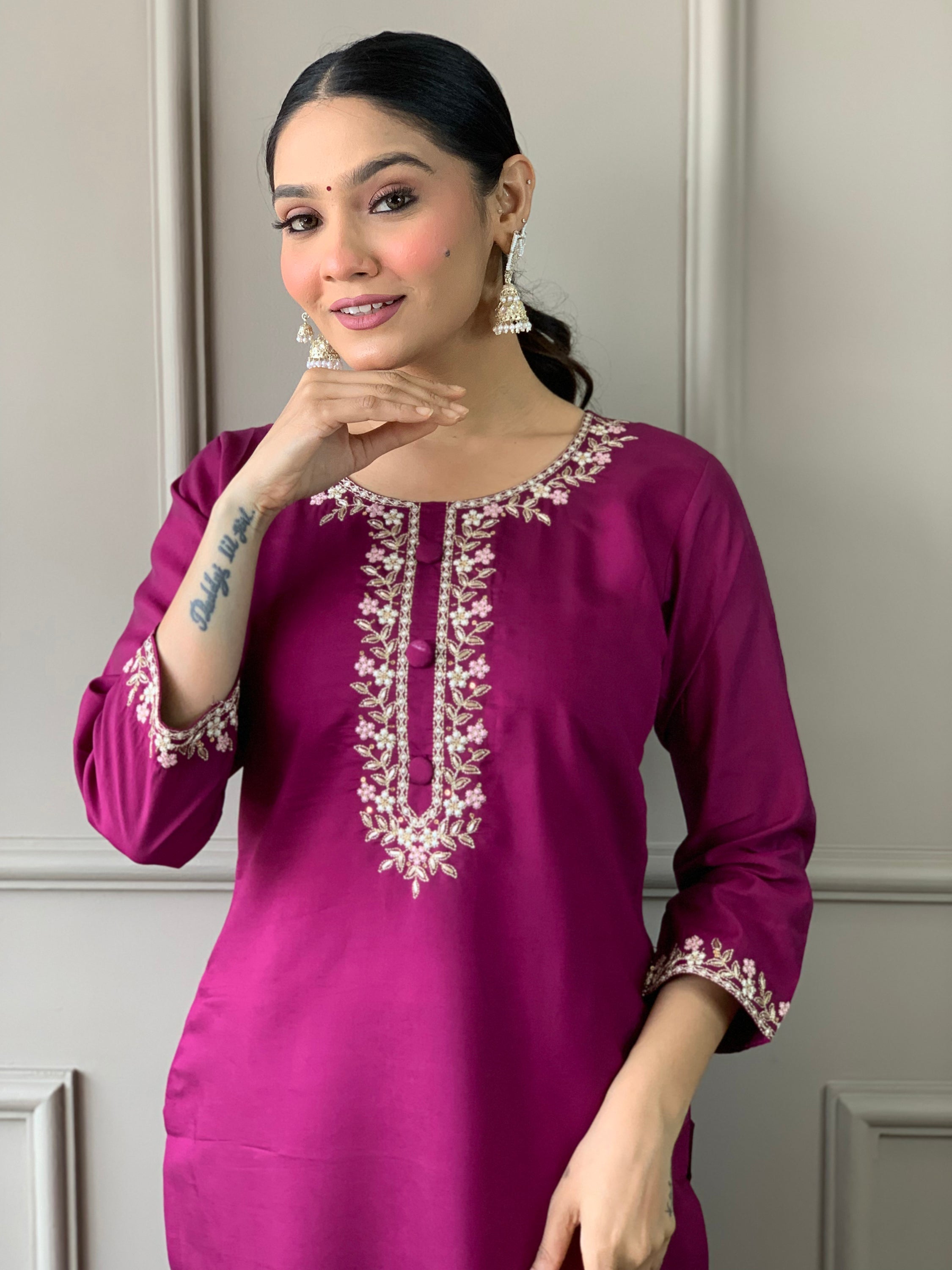 Similar color jacquard dupatta with intricate lace border work