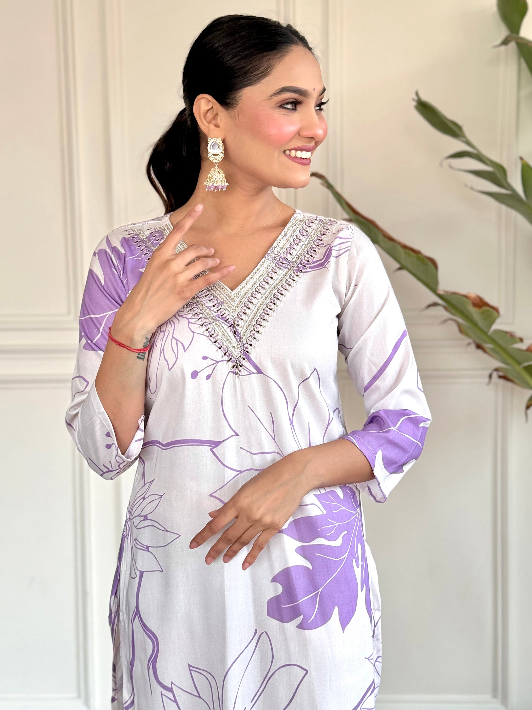 Beautifully crafted white chanderi silk dupatta with delicate print work