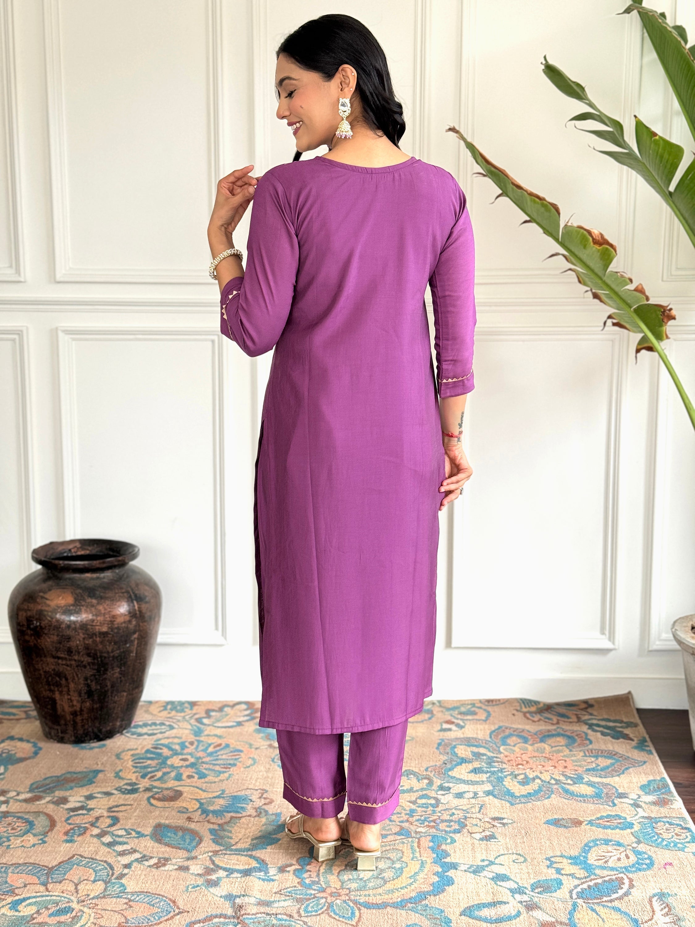 Beautiful tissue silk dupatta adorned with charming floral prints
