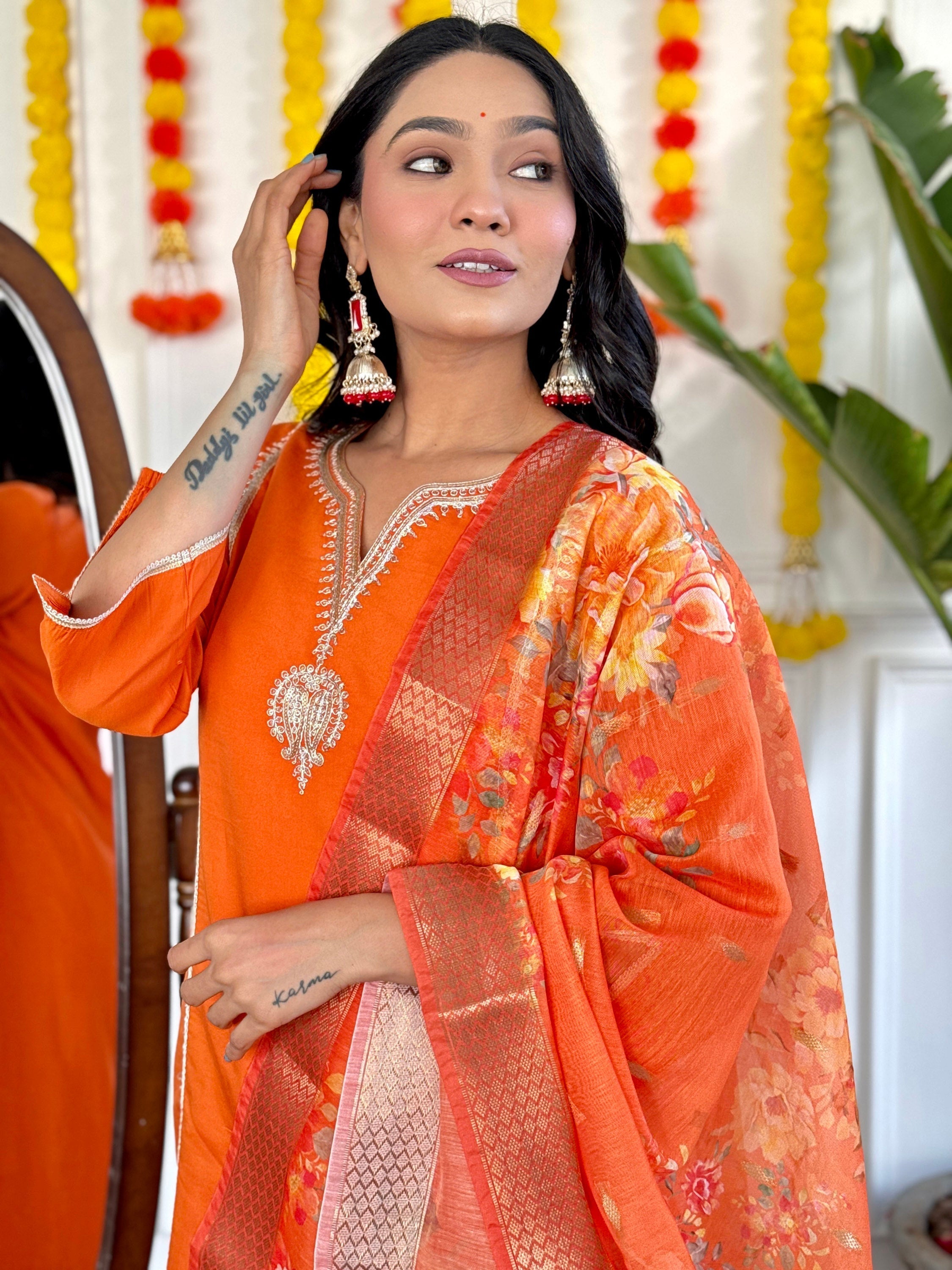 Matching viscose pants and jacquard silk dupatta with floral prints