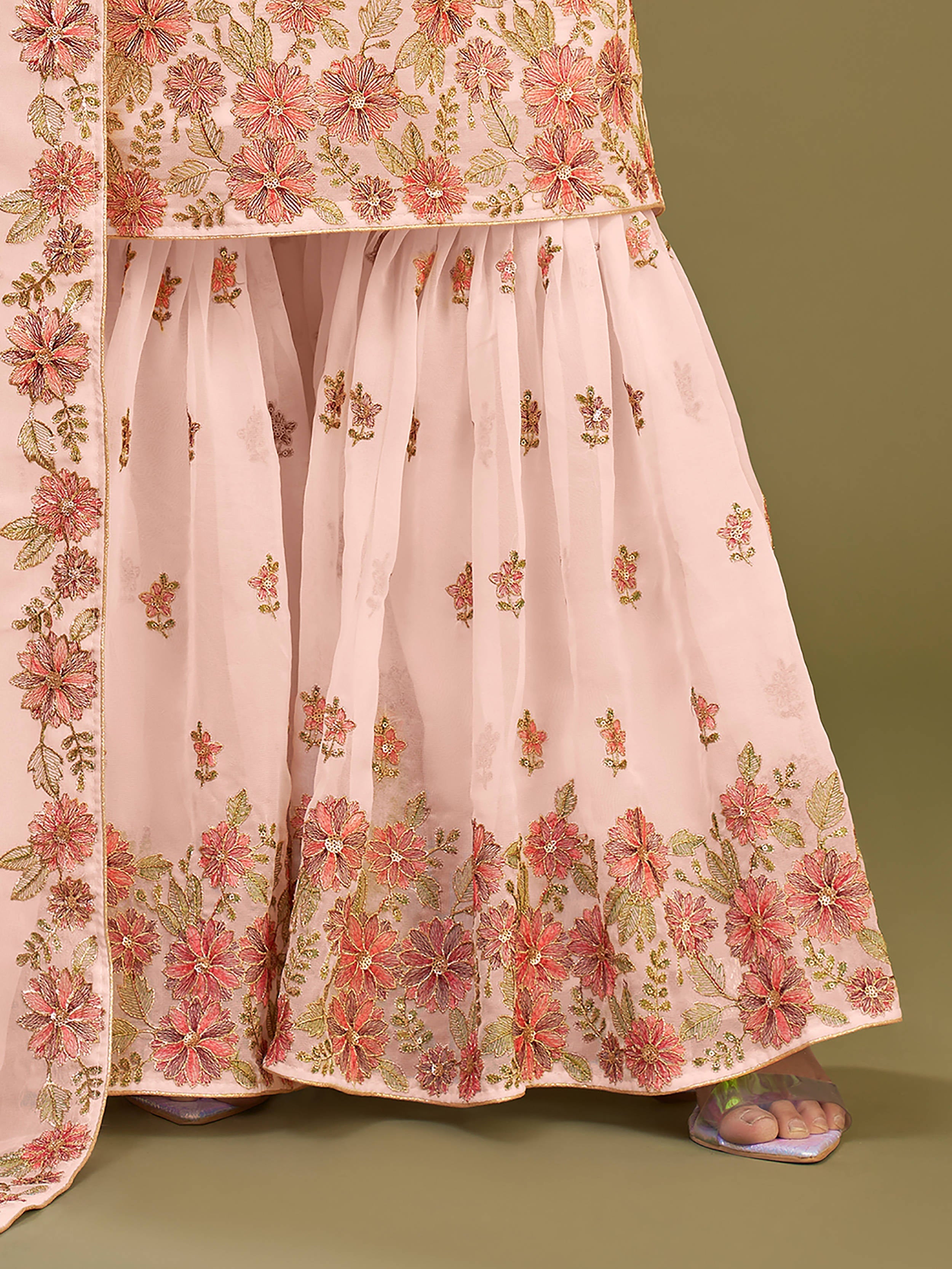 Inner lining fabric and 225-meter dupatta for an elegant finish