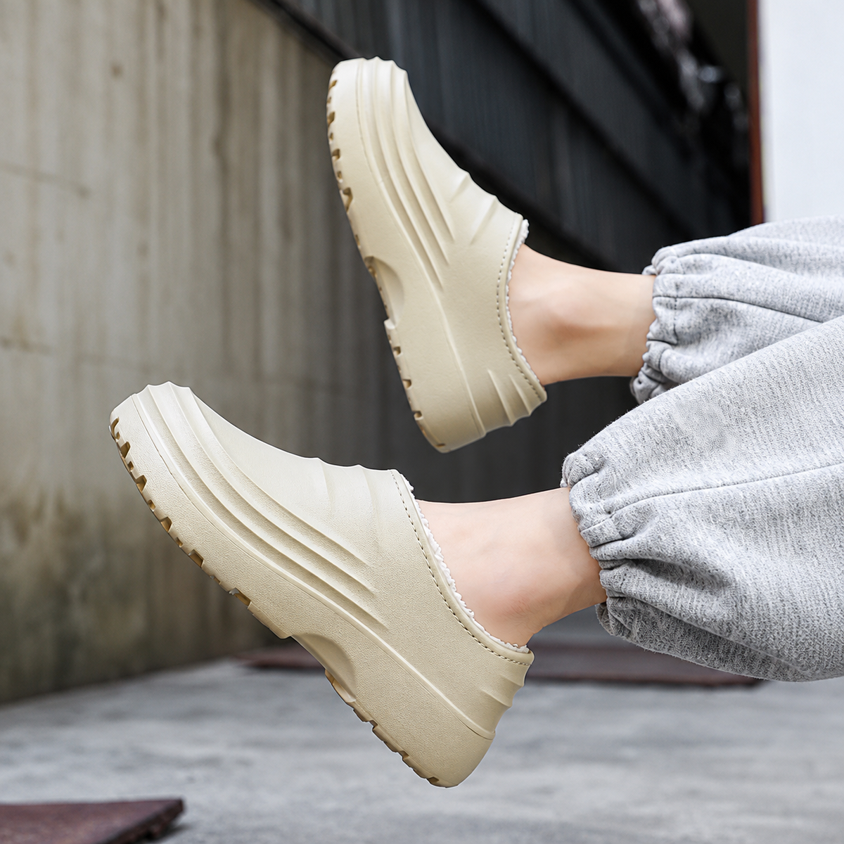 Beige women's Rovelle plush-lined clogs by Bootara with closed-back slip-on design and sculpted EVA sole, size US 10.