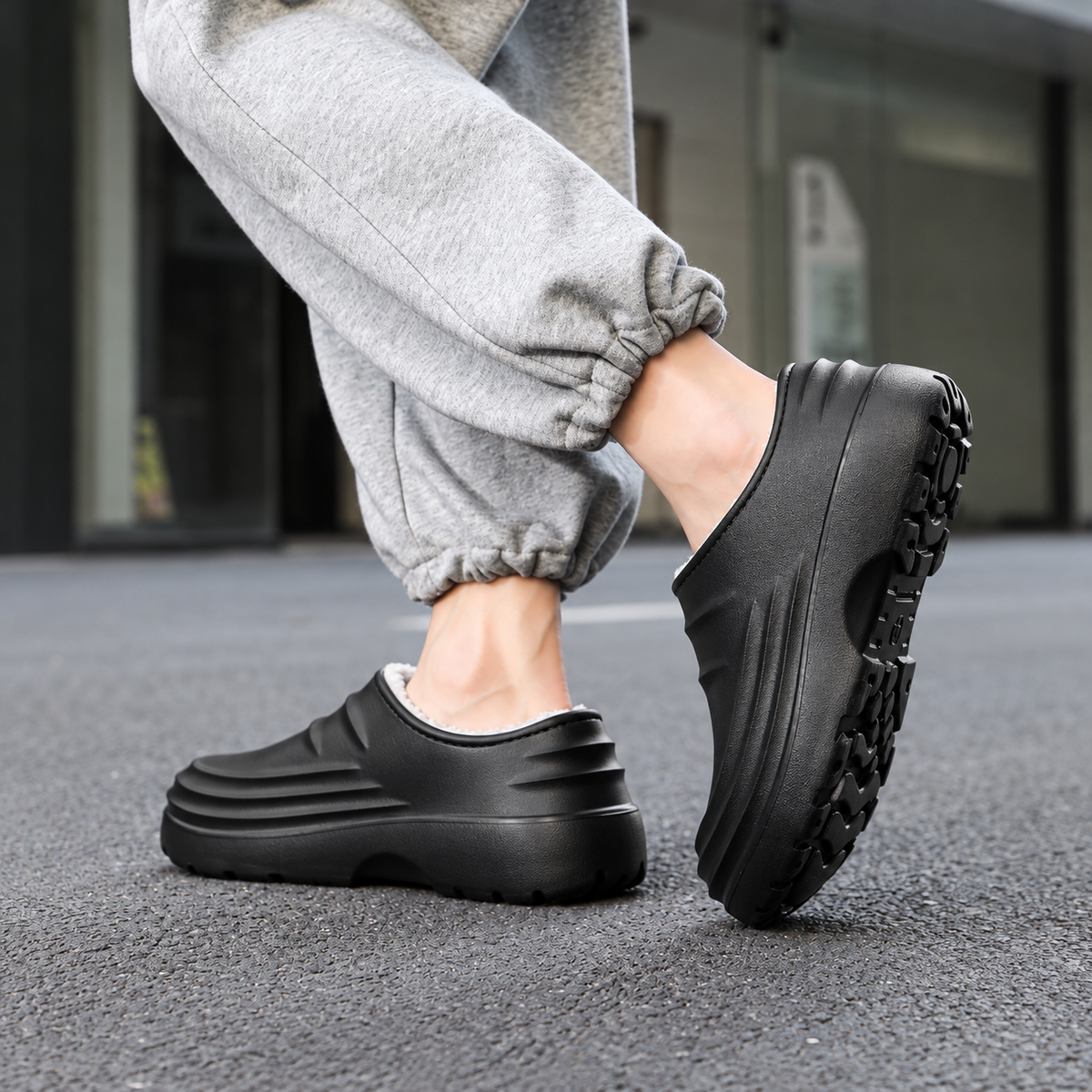 Black women's Rovelle plush-lined slip-on clogs with closed back and sculpted EVA sole by Bootara, US size 6.