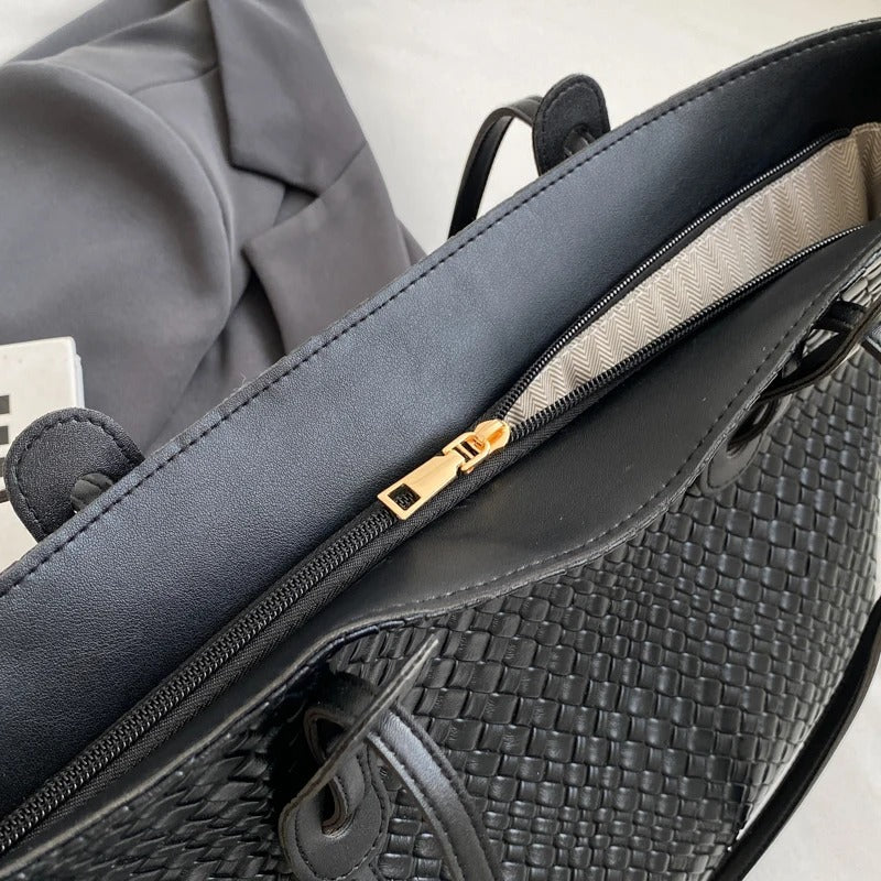 Lora | Tote Bag - By Qivii