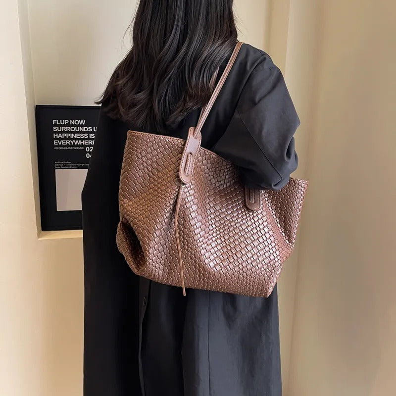 Lora | Tote Bag - By Qivii